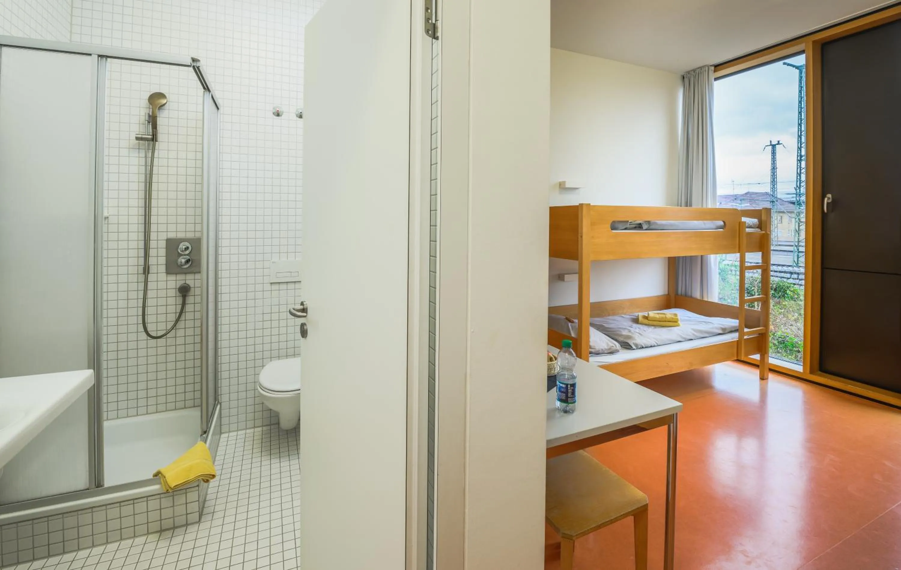 Bathroom in Jugendherberge Stuttgart Neckarpark