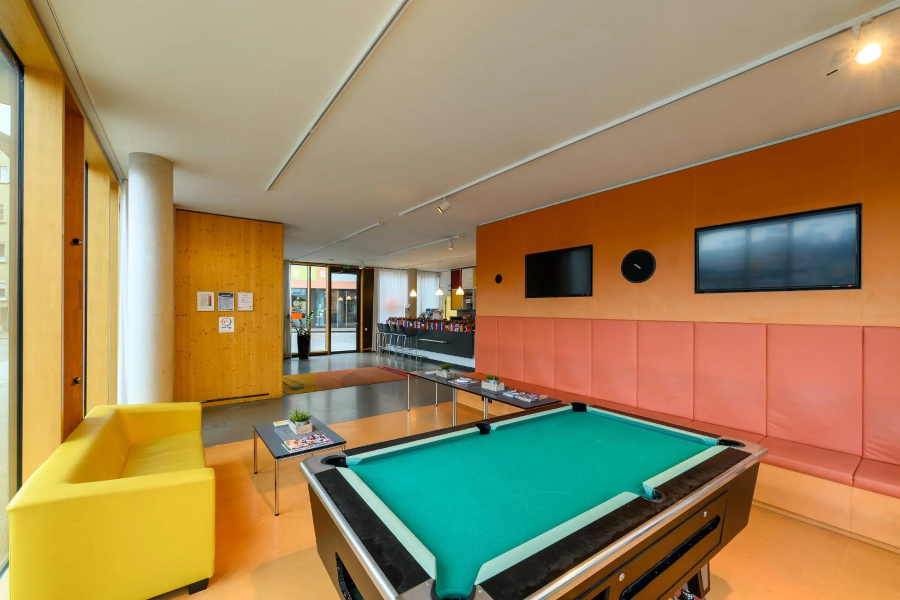 Billiard in Jugendherberge Stuttgart Neckarpark
