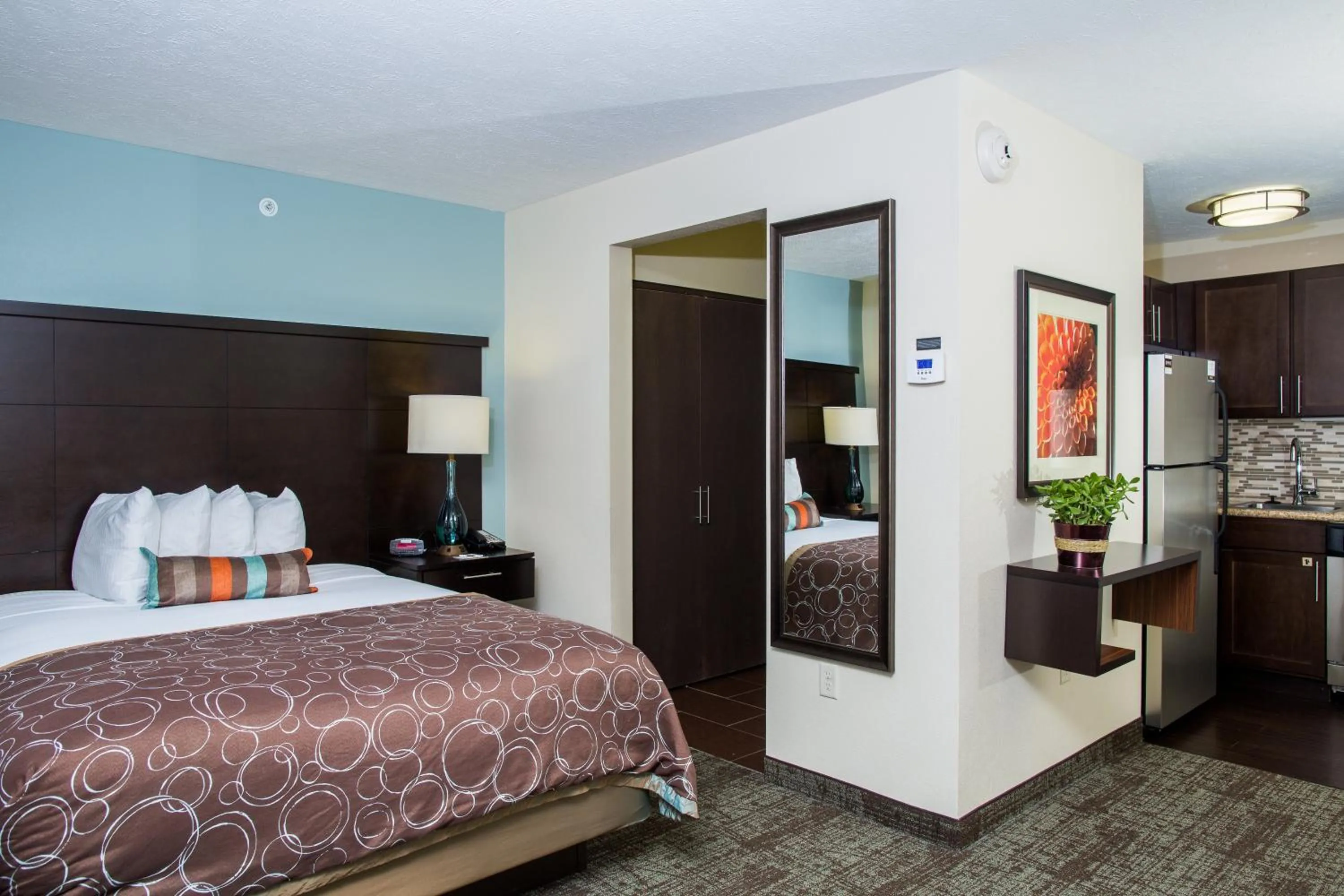 Photo of the whole room, Bed in Staybridge Suites Lincoln North East by IHG