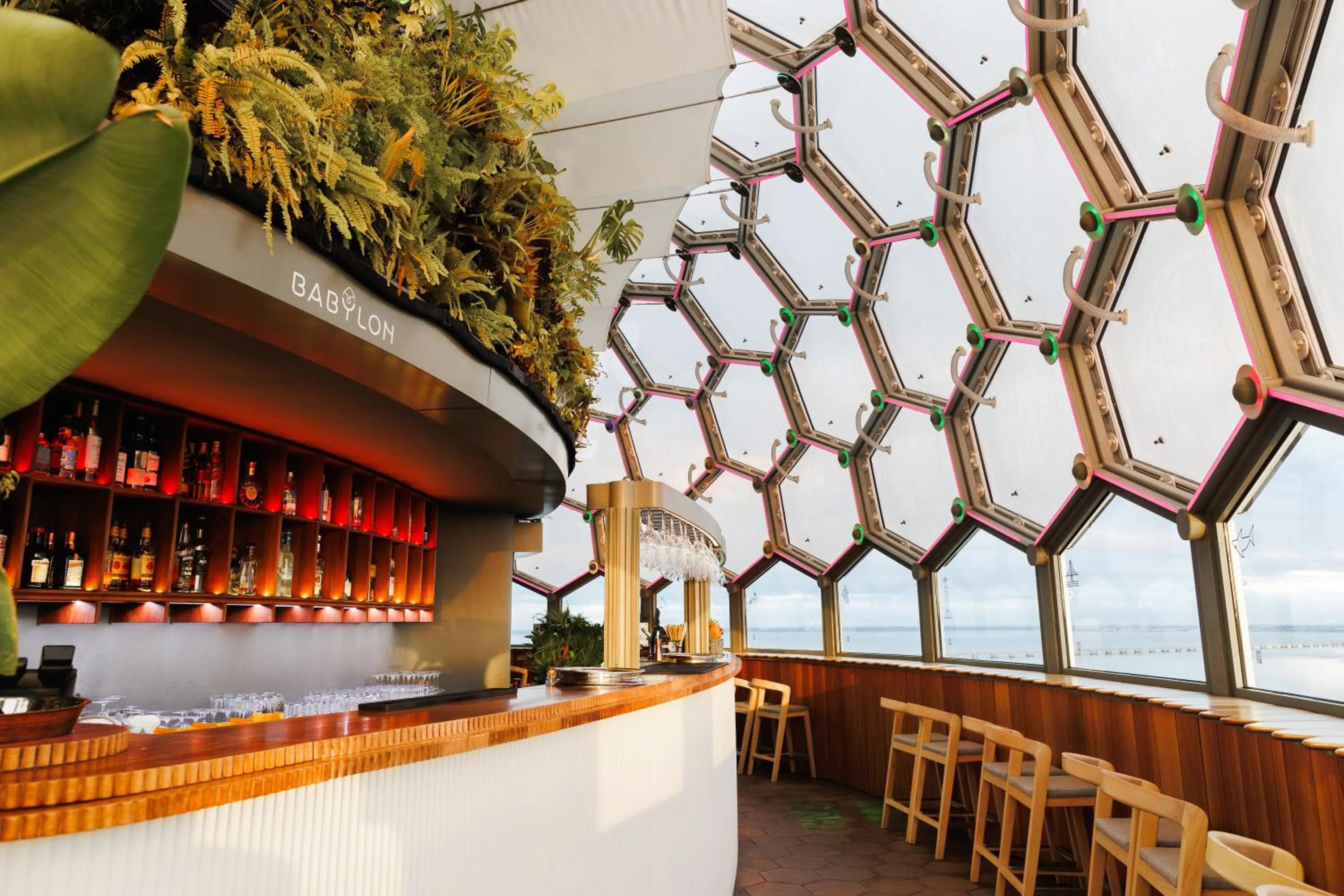 Lounge or bar in MYRIAD by SANA Hotels