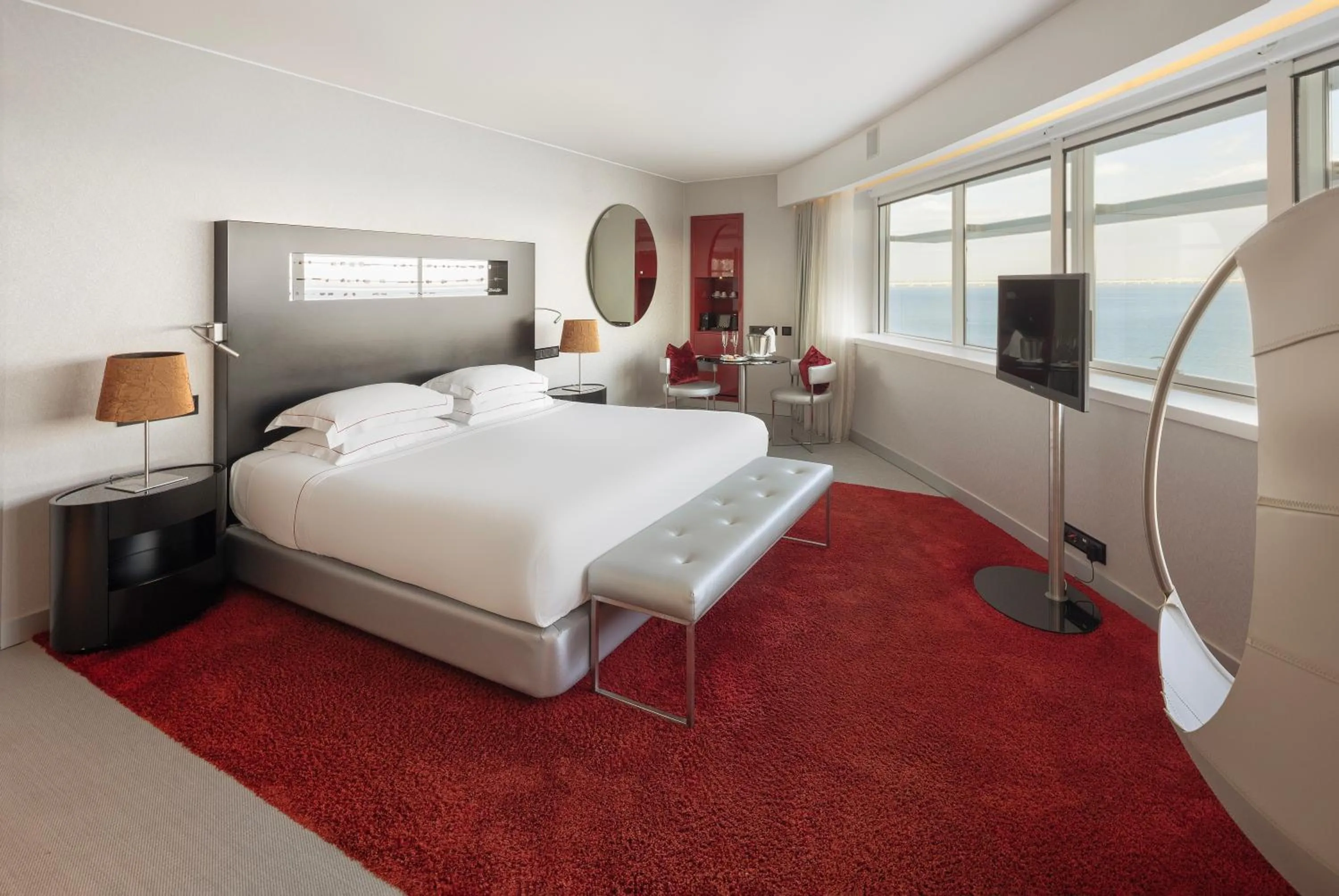 Bedroom, Bed in MYRIAD by SANA Hotels