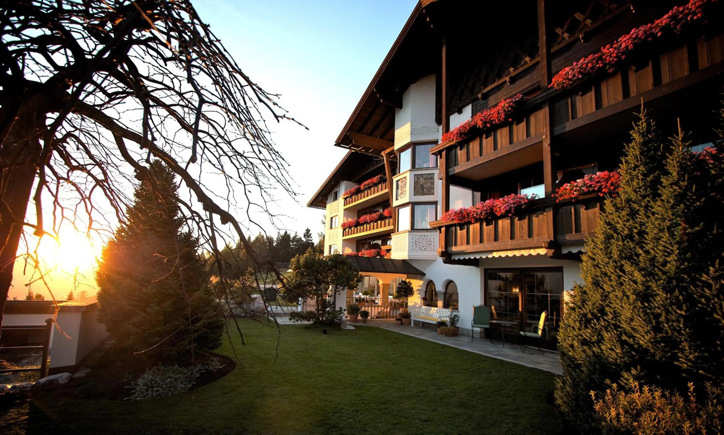 Facade/entrance in Hotel Lärchenhof Natur