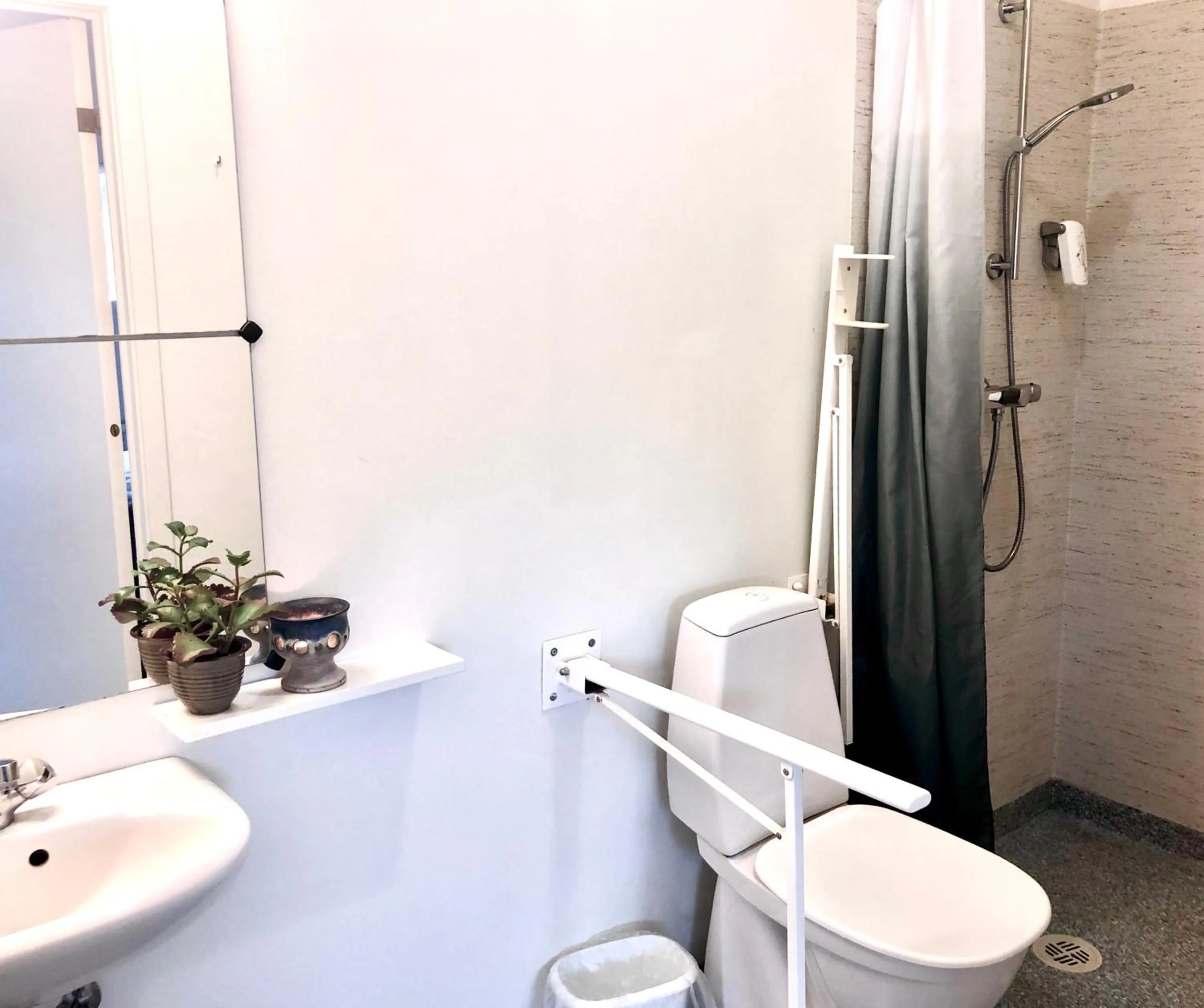 Shower in Lamb Inn Öngulsstadir