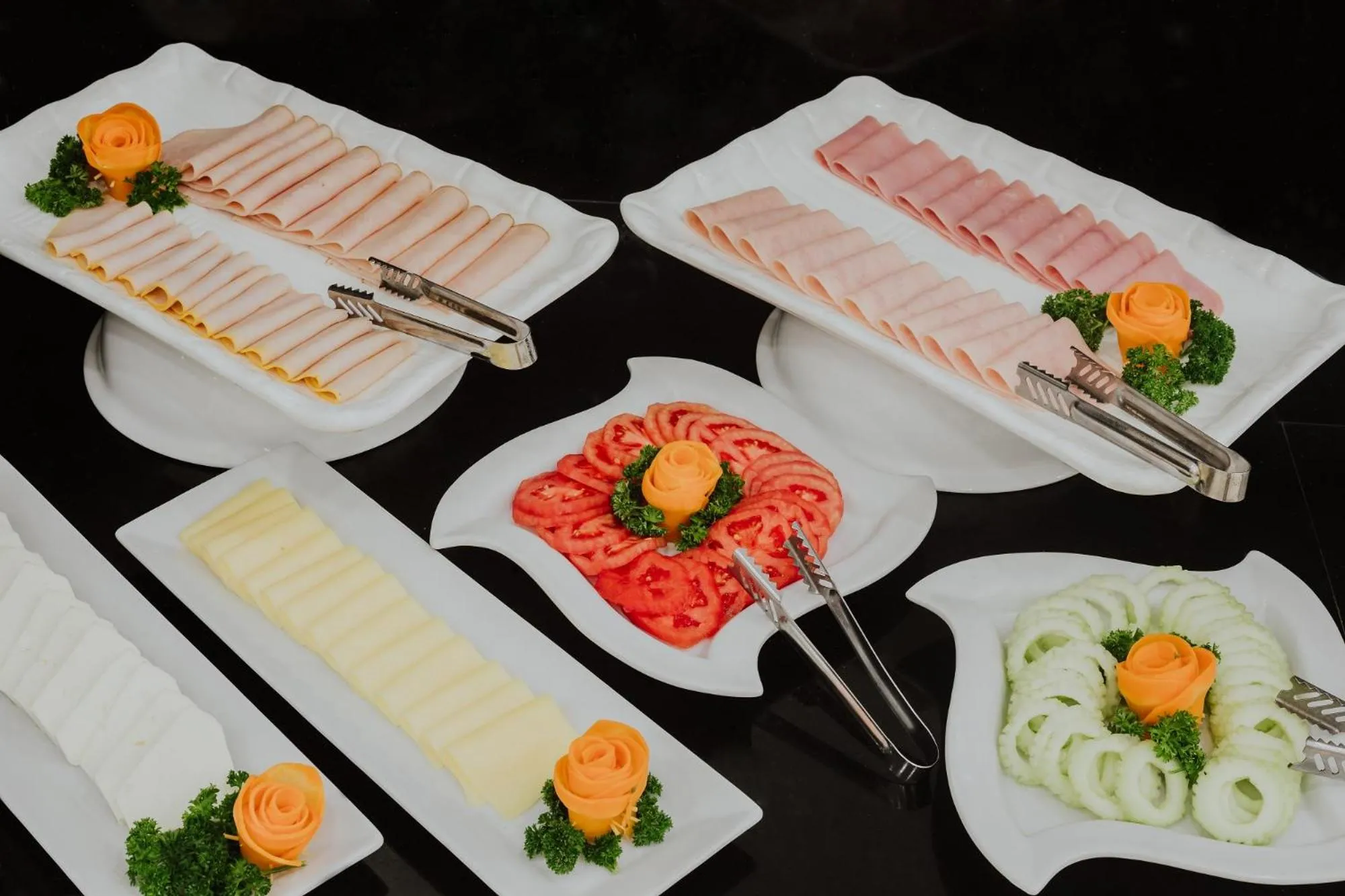 Food and drinks in Nobility Grand Hotel