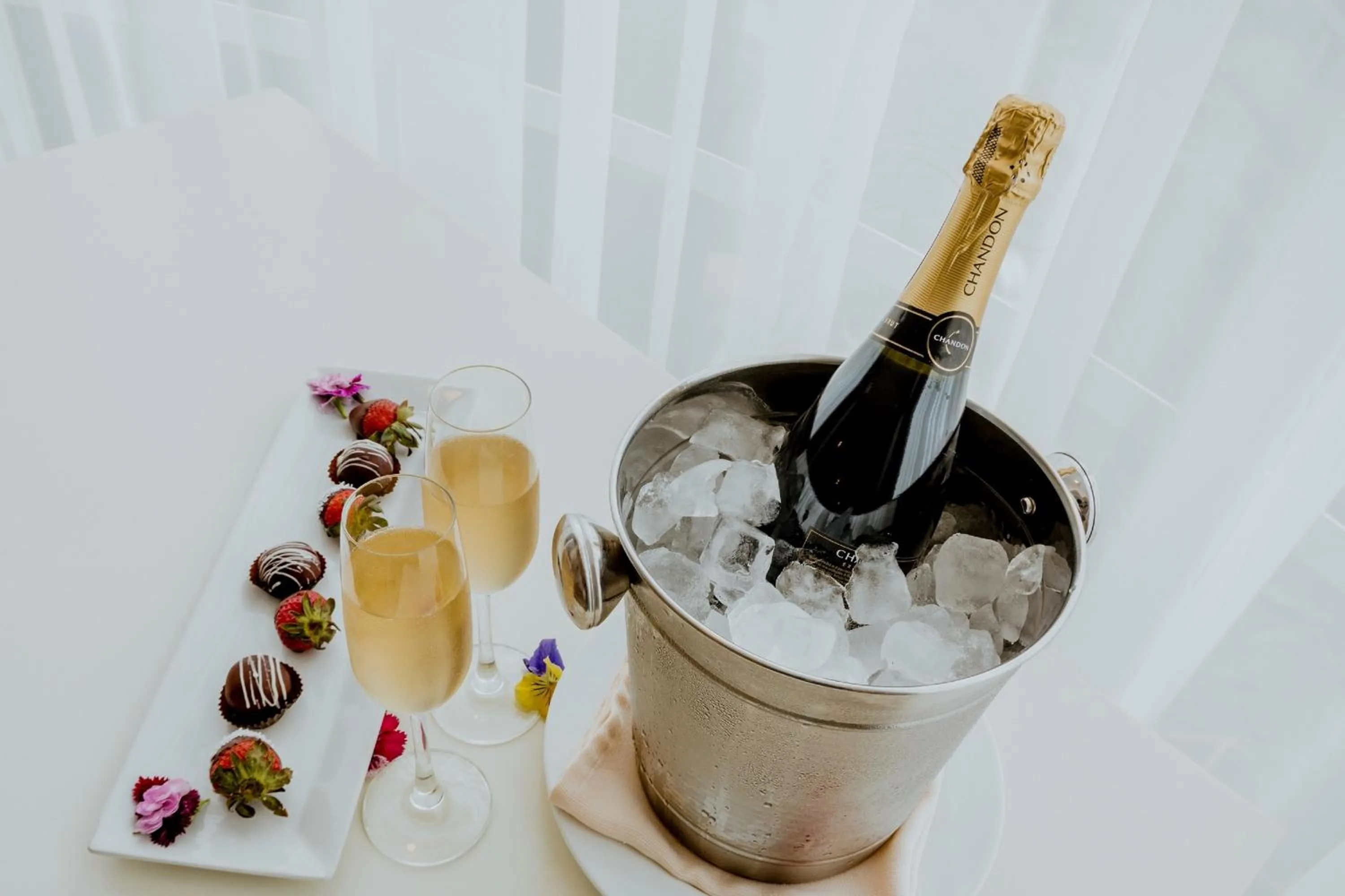 Food and drinks in Nobility Grand Hotel