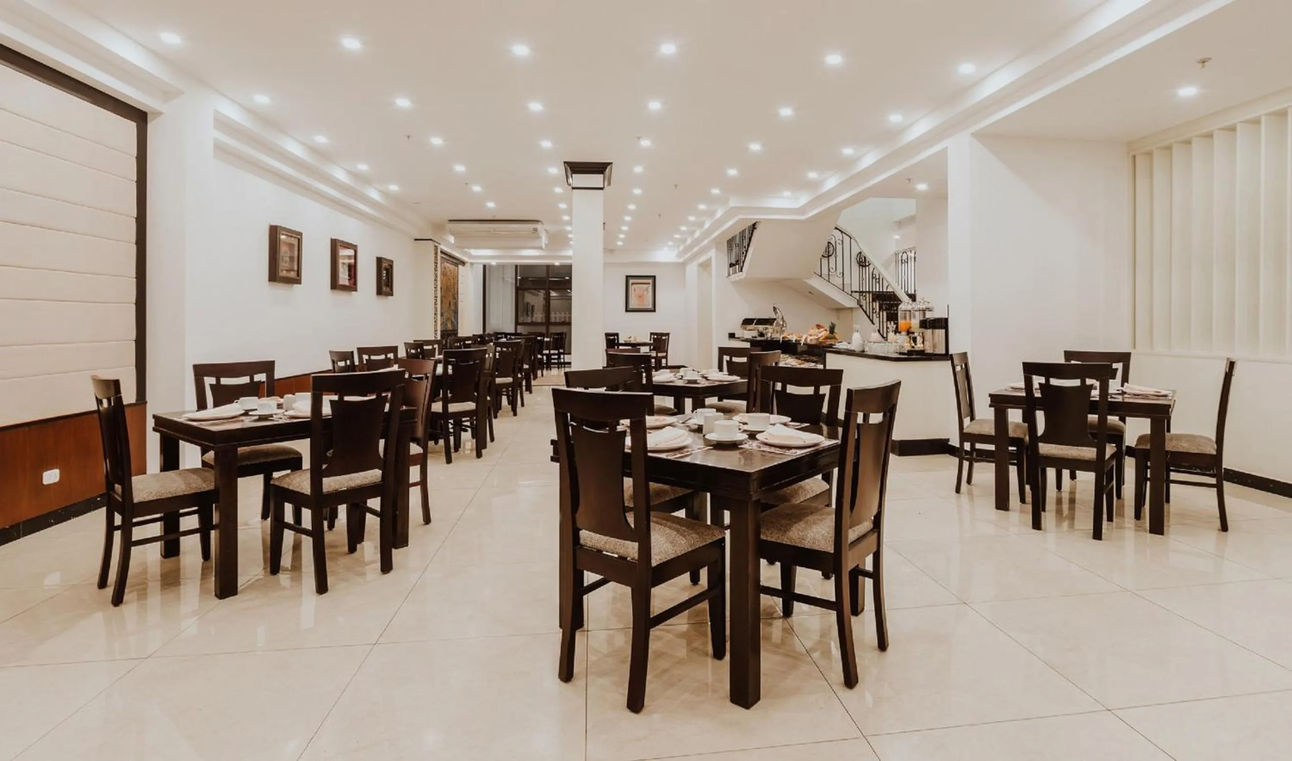 Restaurant/places to eat in Nobility Grand Hotel