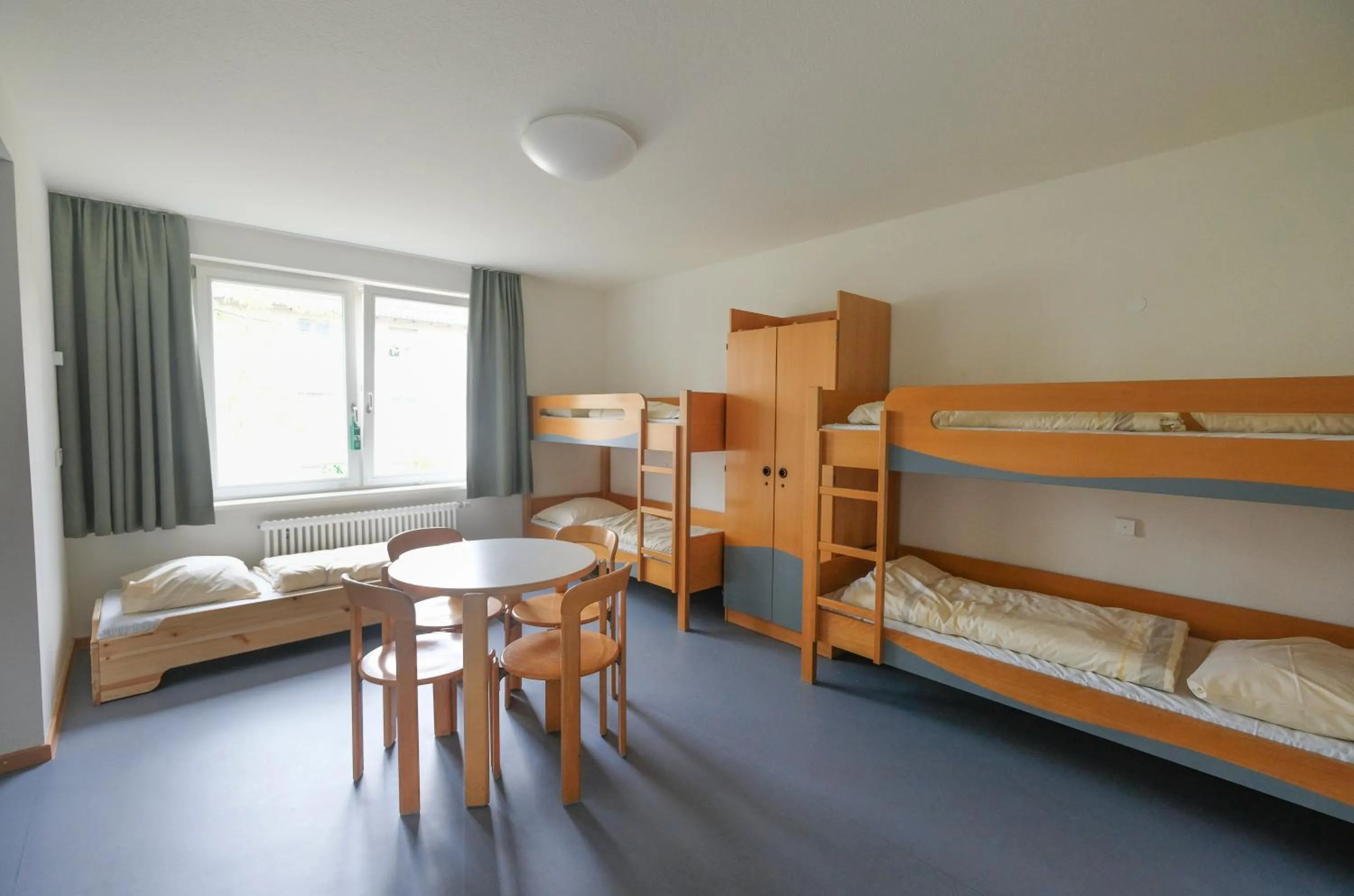 Staff, Bed in Jugendherberge Stuttgart International