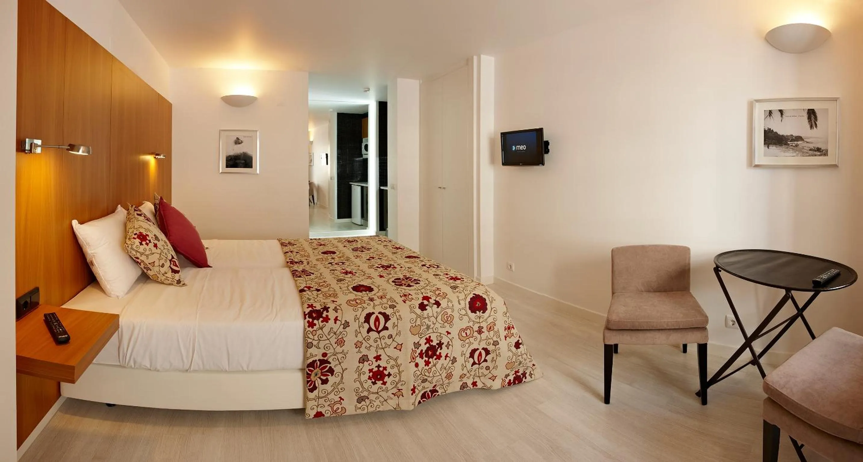 Photo of the whole room, Bed in Casa das Aguarelas