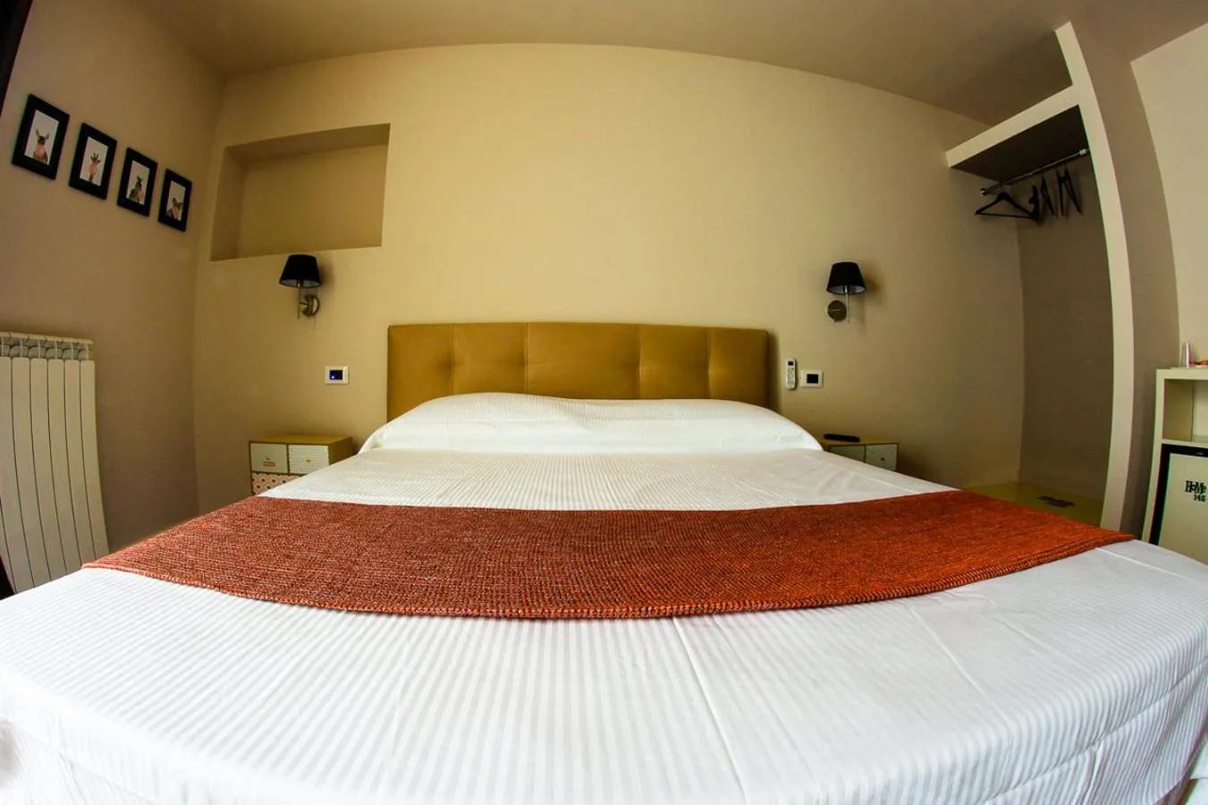 Bedroom, Bed in Home 146