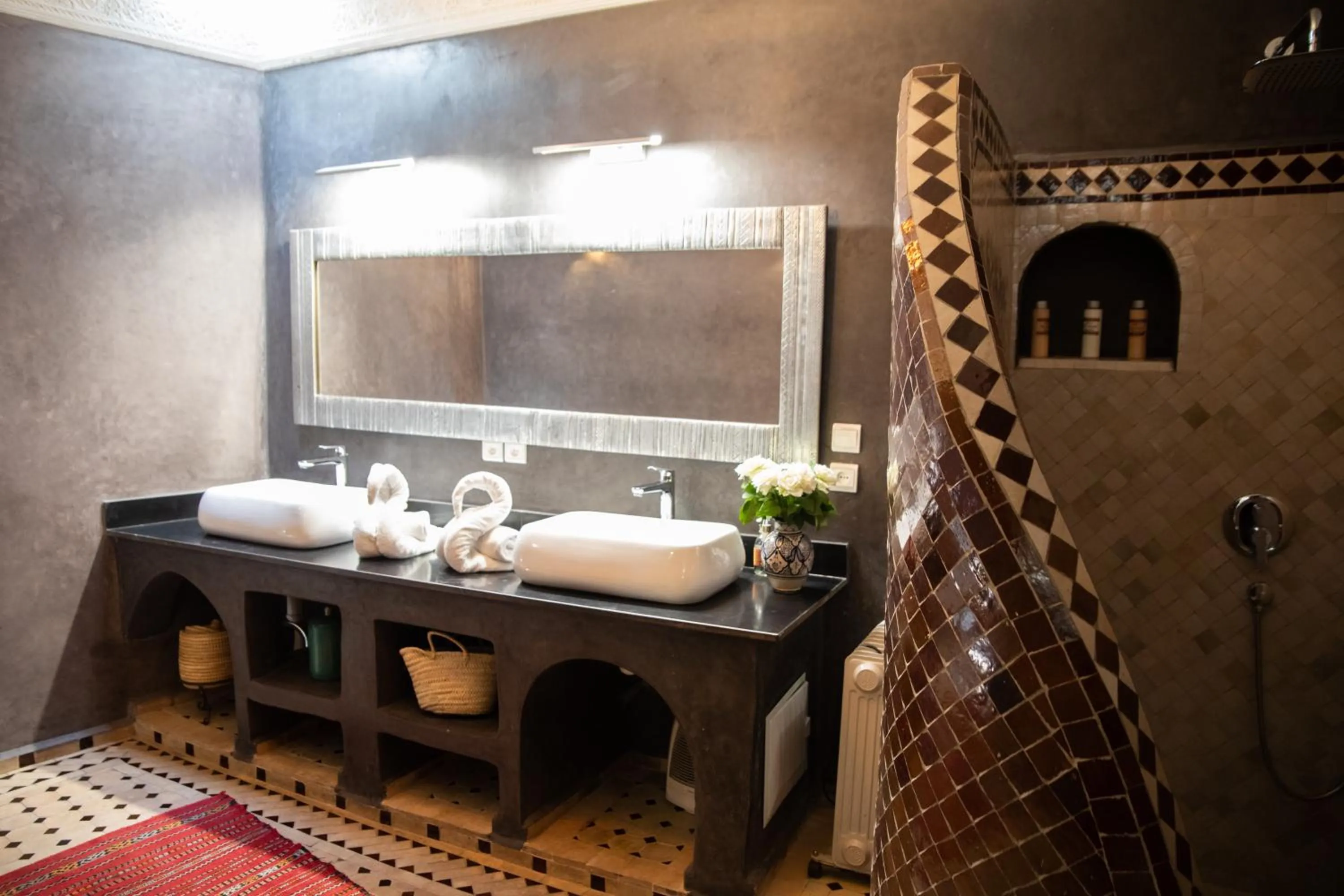 Shower in Riad Mur Akush