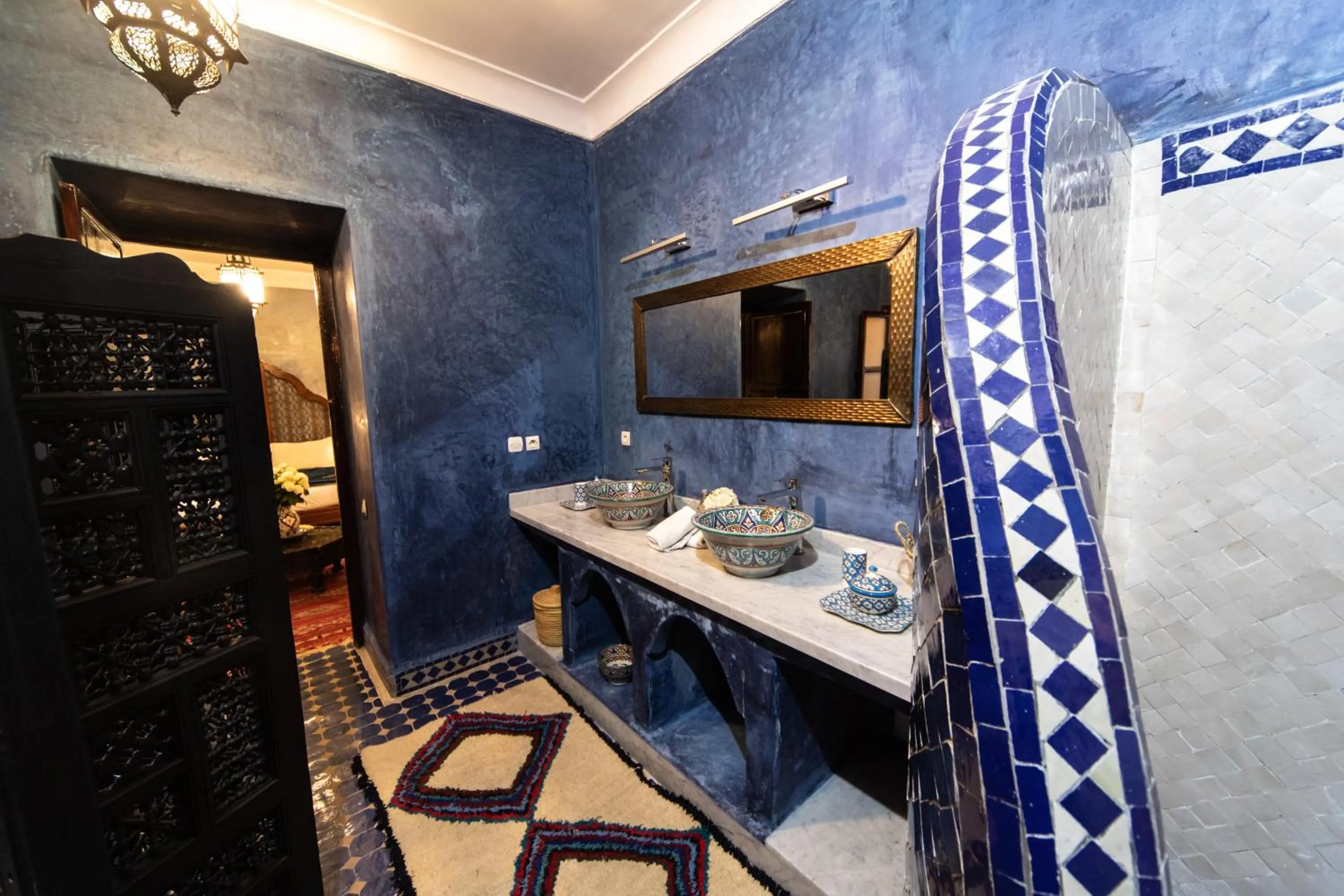 Shower in Riad Mur Akush