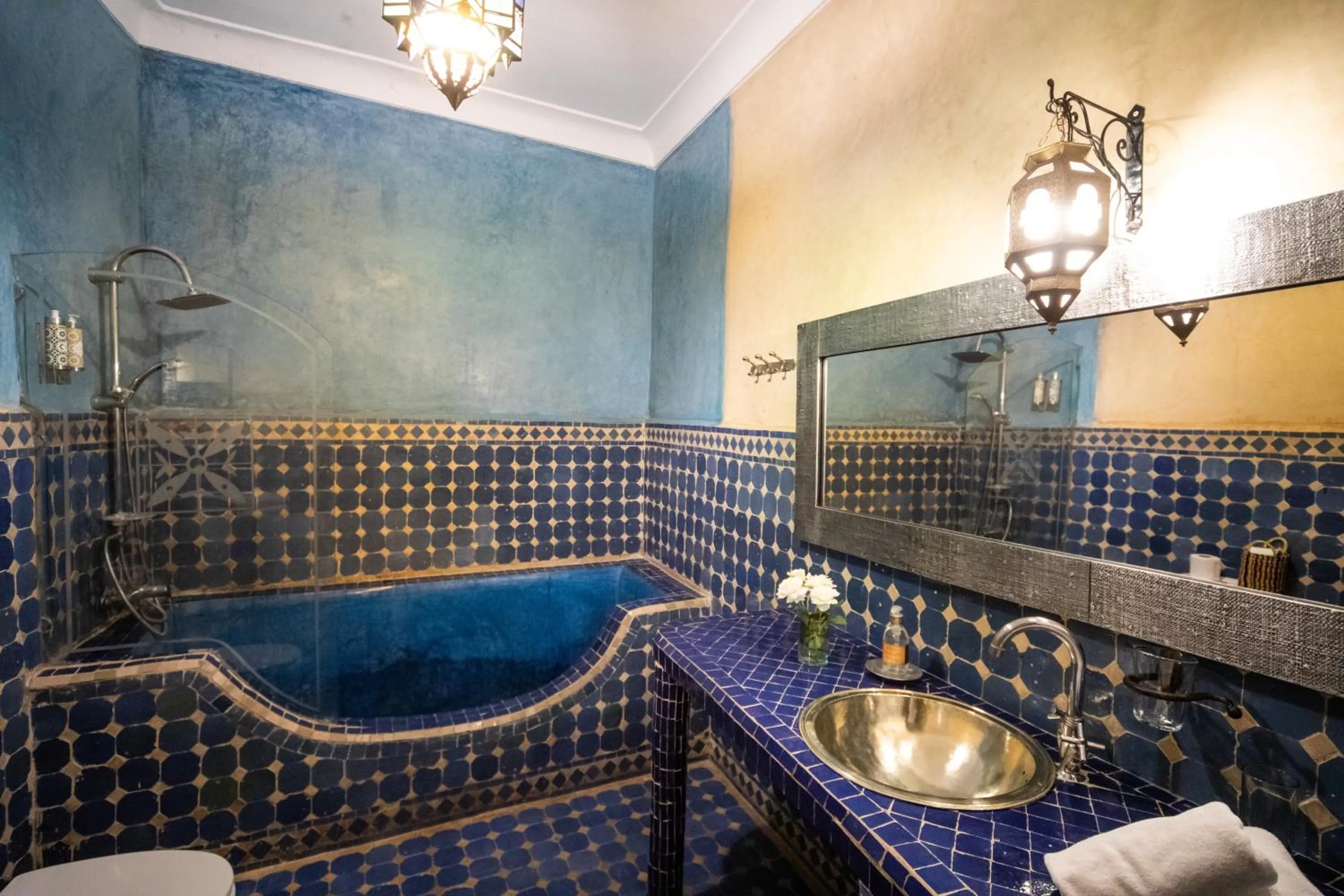 Shower in Riad Mur Akush