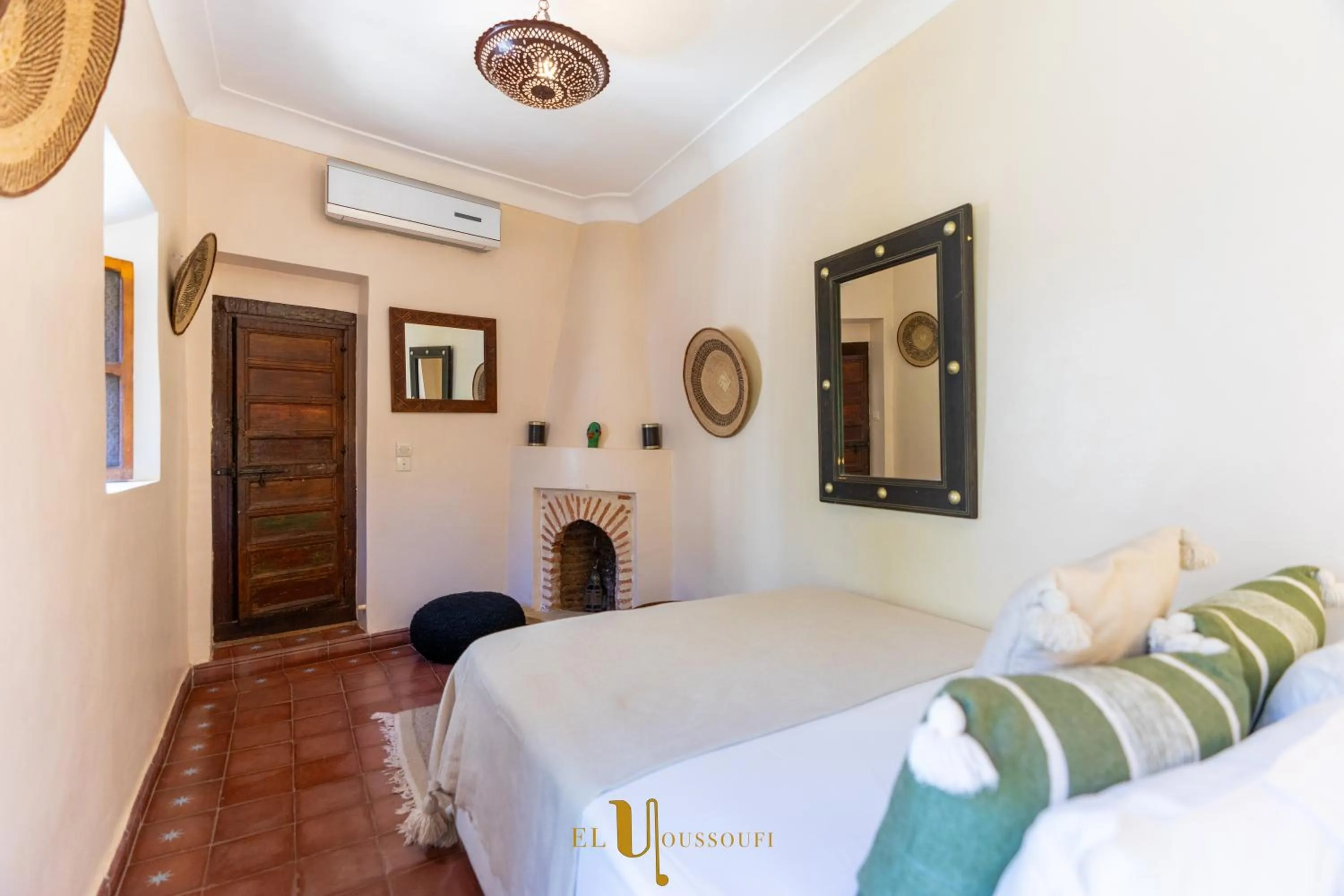 flat iron, Bed in Riad El Youssoufi