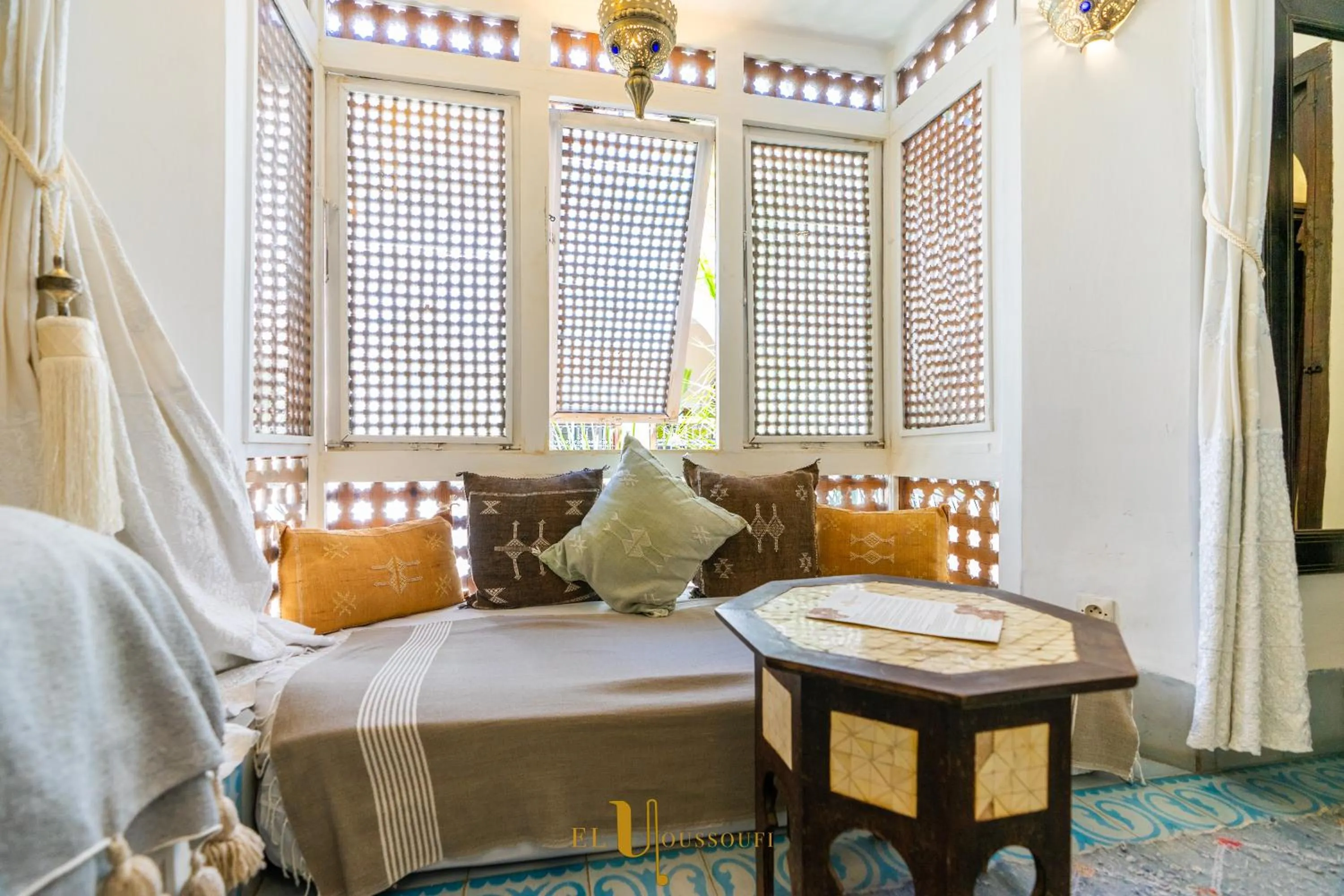 Living room, Bed in Riad El Youssoufi