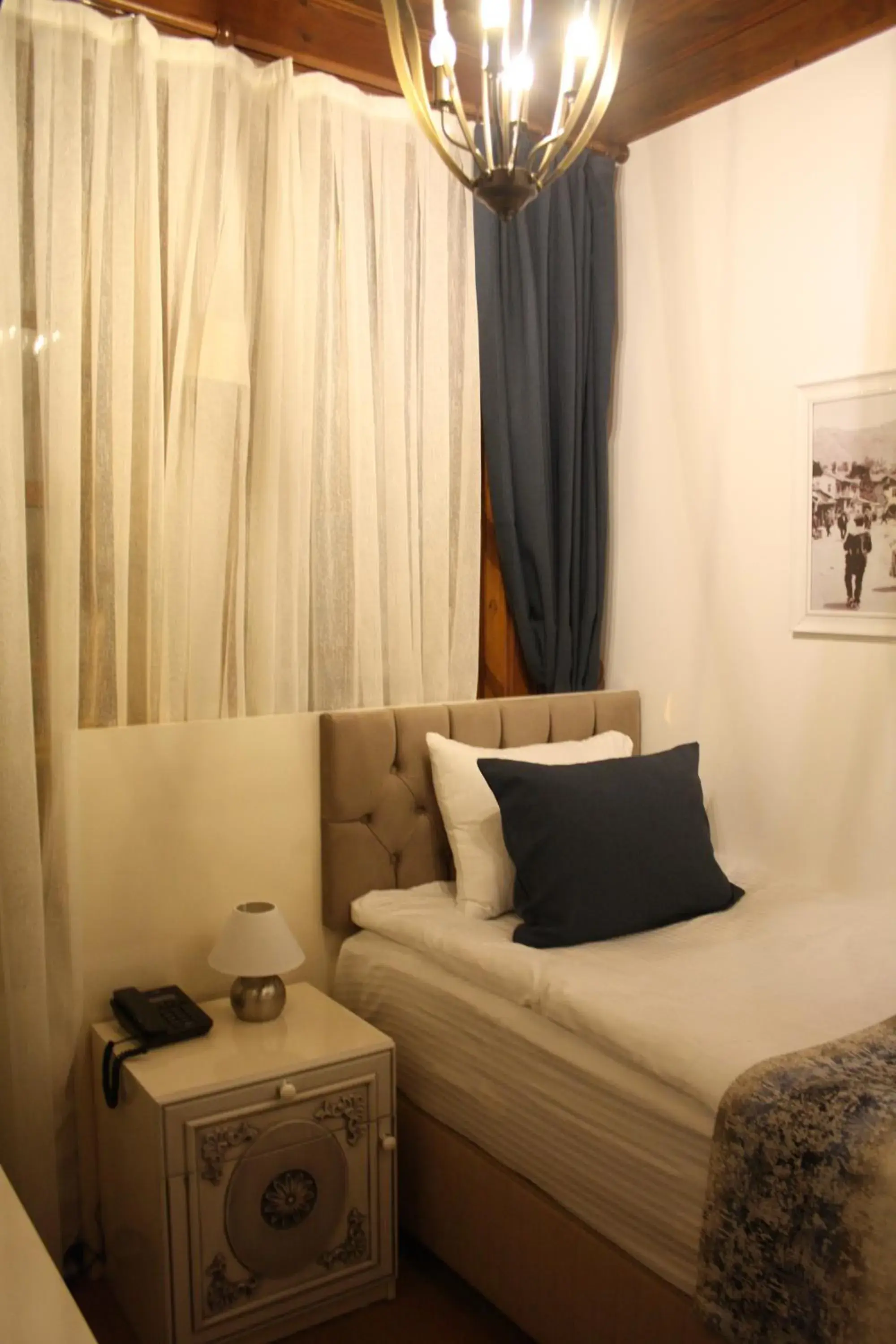 Economy Single Room in BAYEZİD HAN KONAK Economy Single Room in BAYEZİD HAN KONAK