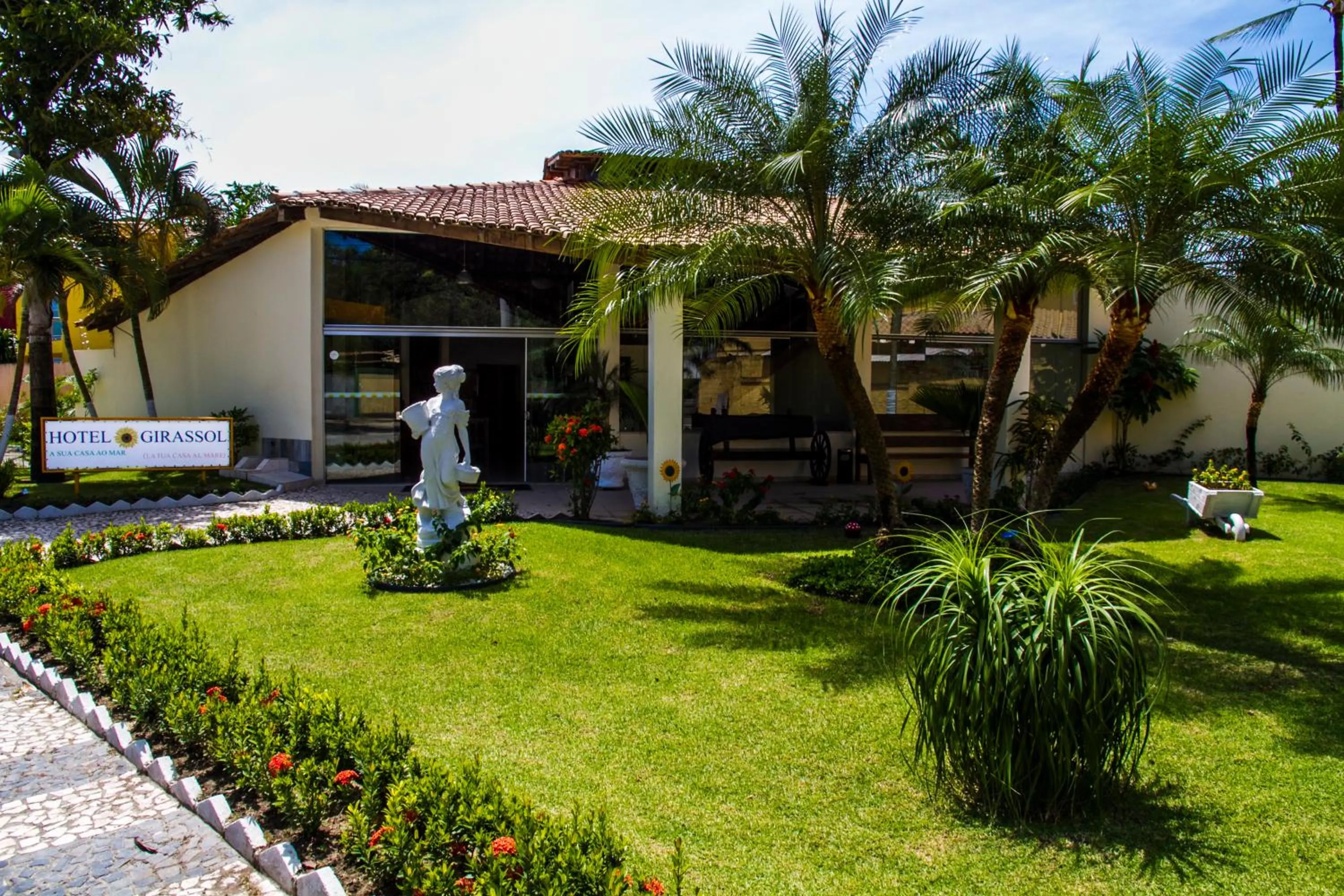 Facade/entrance in Happy Hotel Girassol