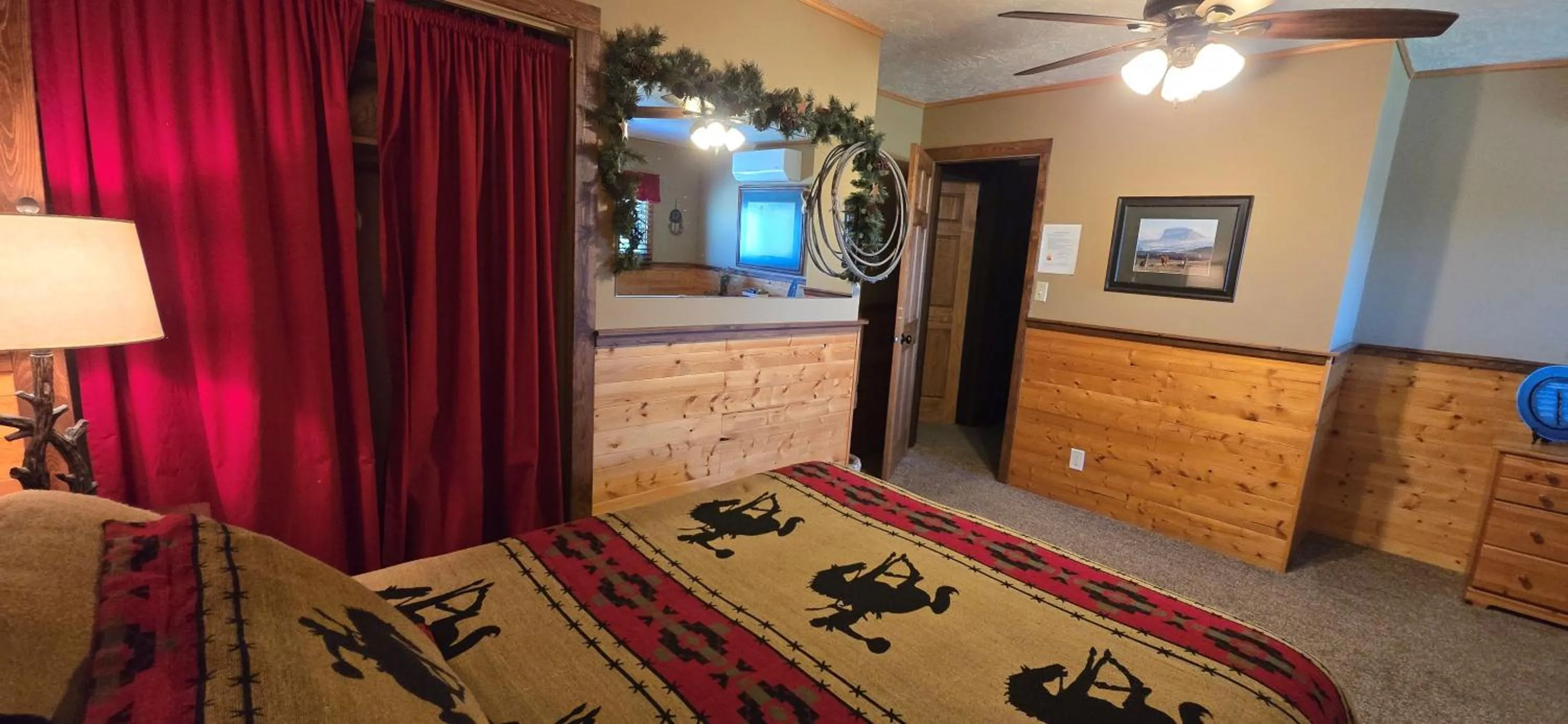 Bed in Rocky Ridge Country Lodge