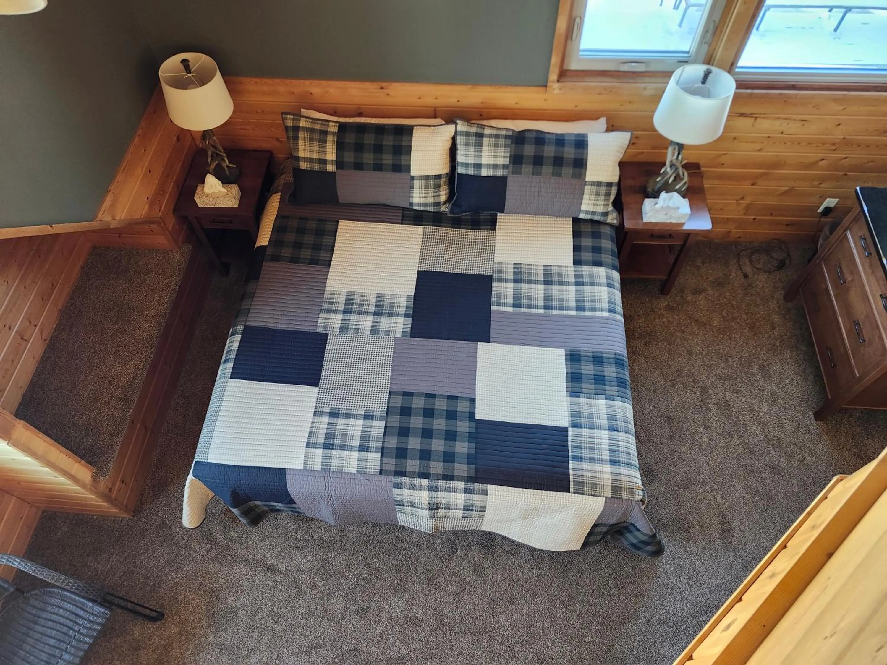 Bed in Rocky Ridge Country Lodge