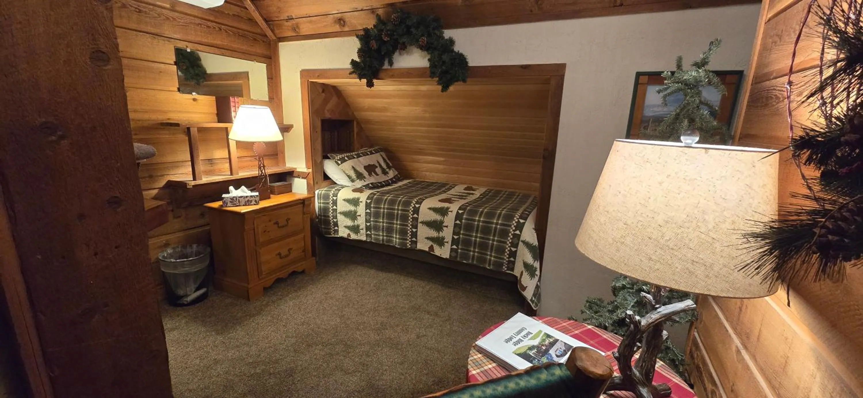 Bed in Rocky Ridge Country Lodge