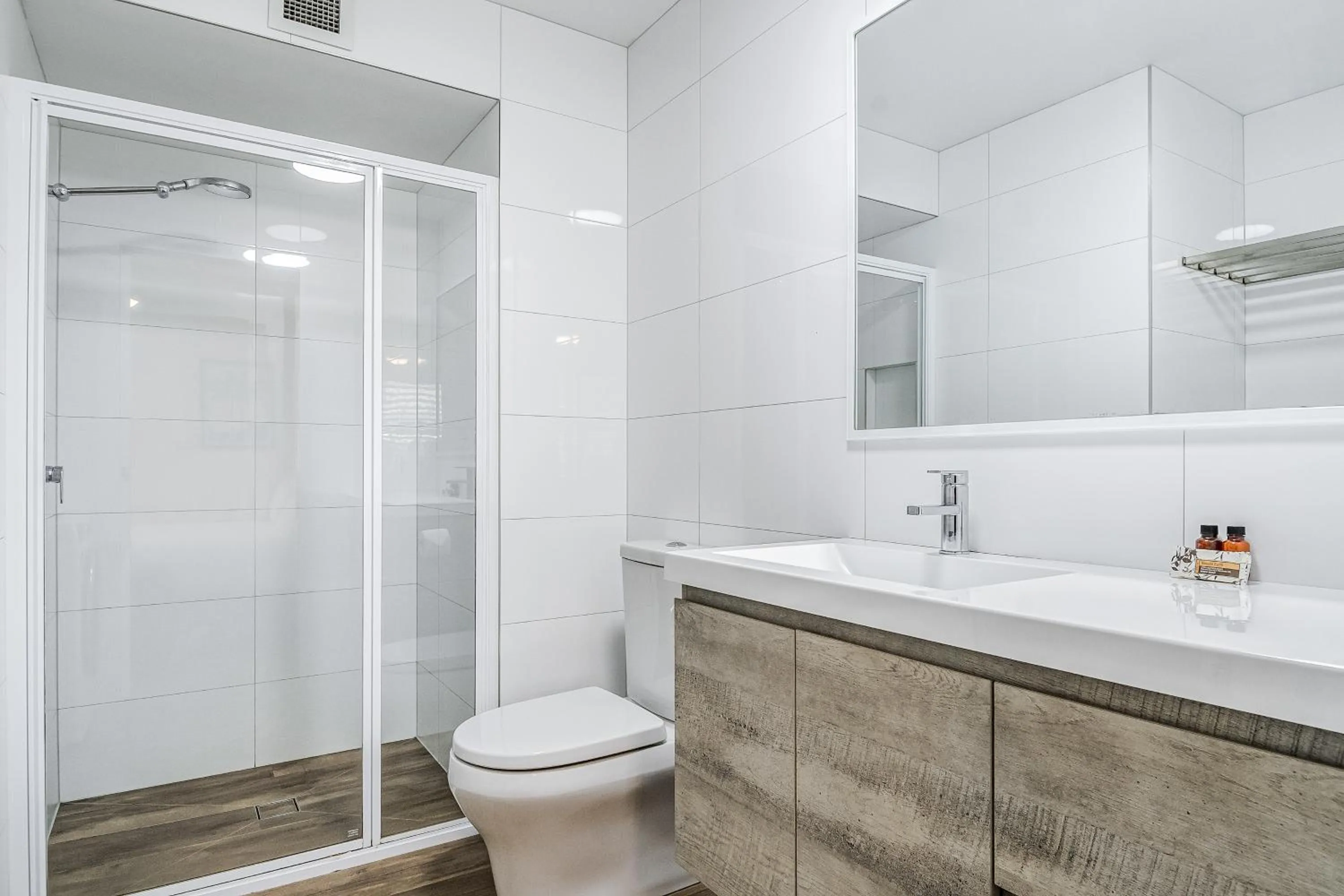 Shower in Beaches Apartments Byron Bay