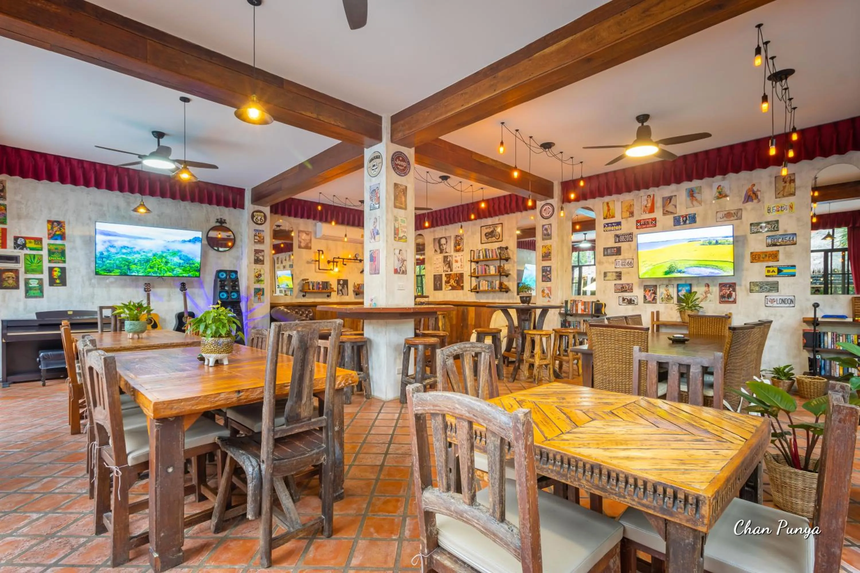 Restaurant/places to eat in Baanpong Lodge