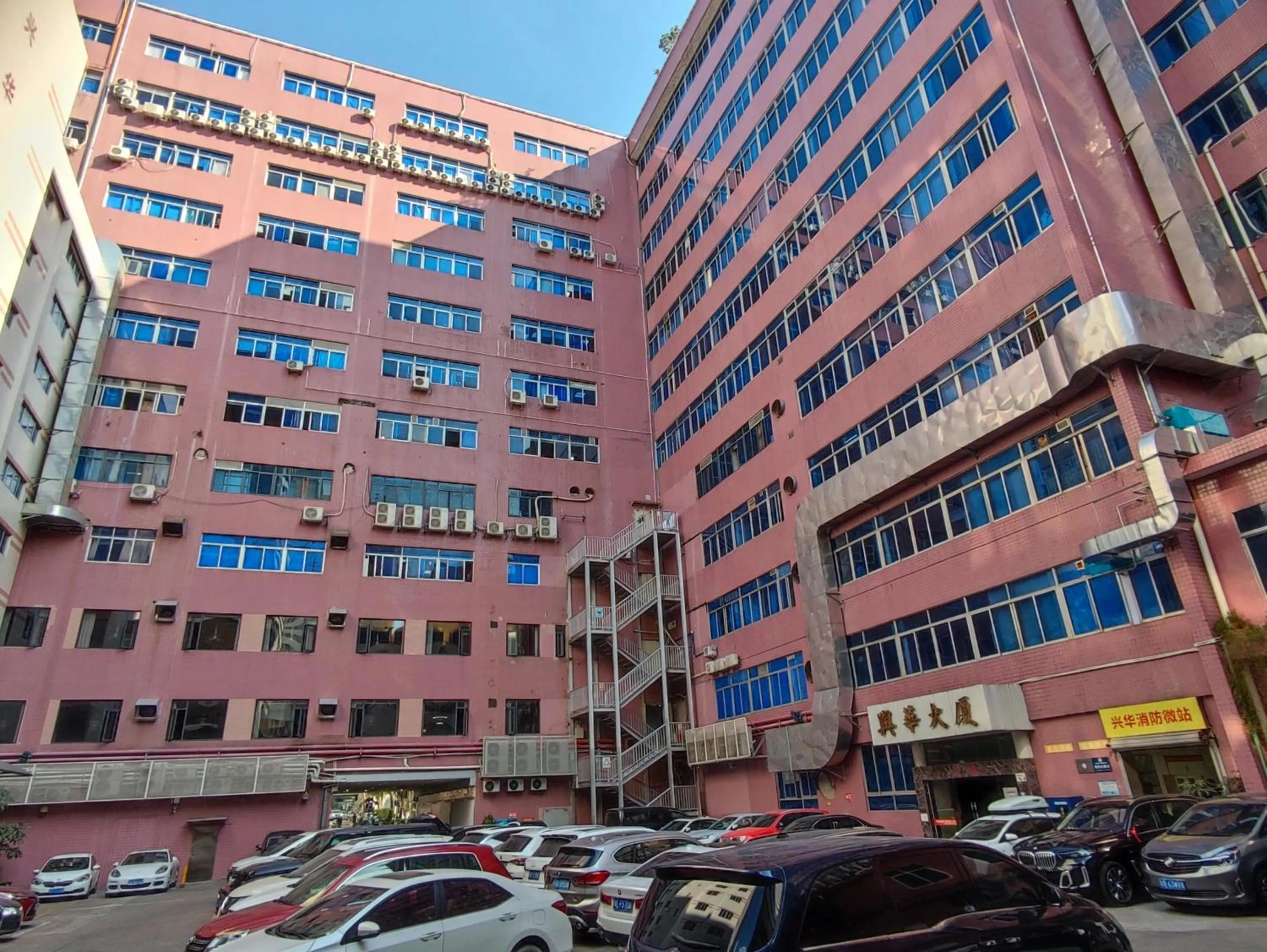 Parking in Shenzhen Xinghua Hotel