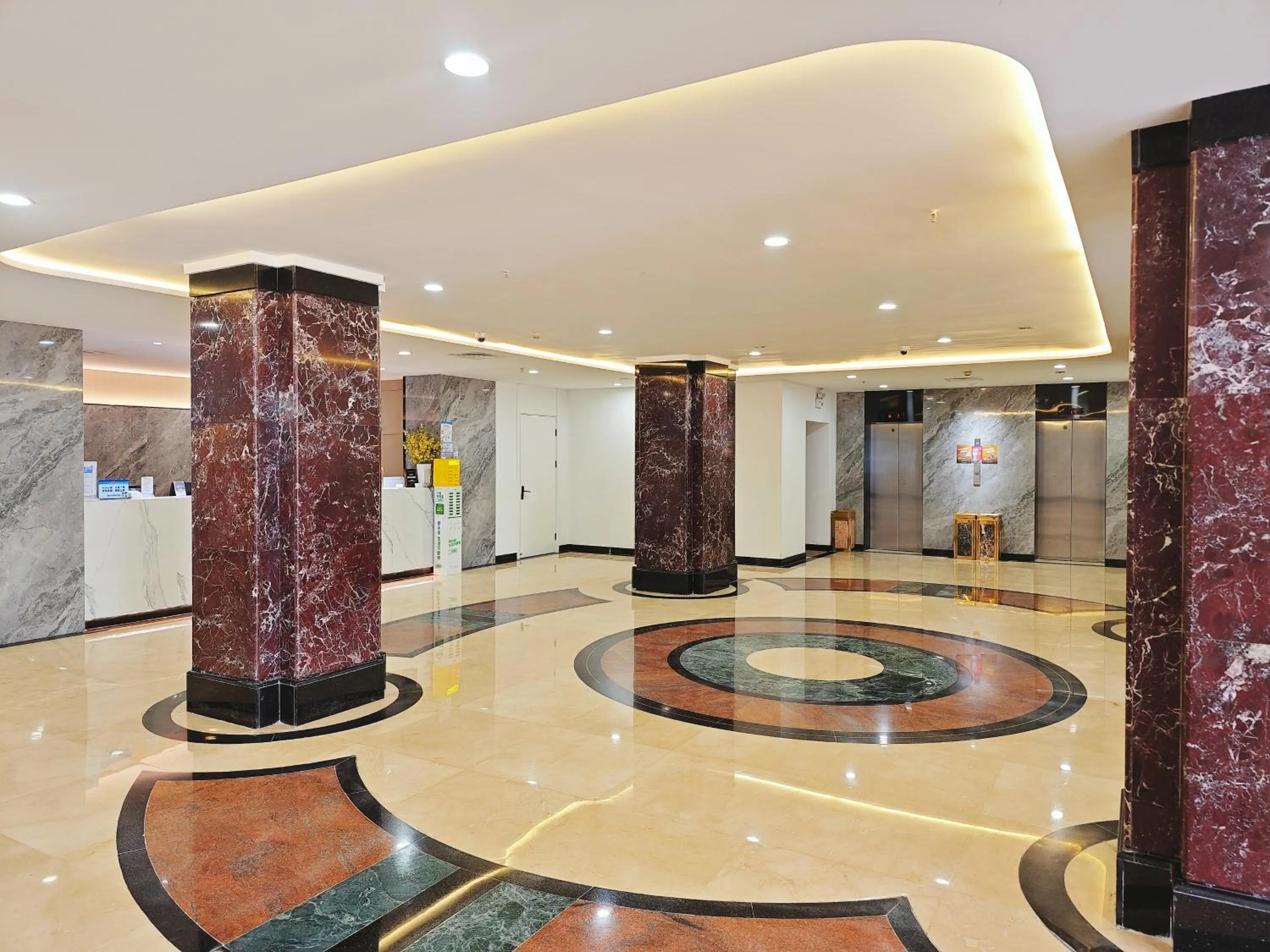 Lobby or reception in Shenzhen Xinghua Hotel