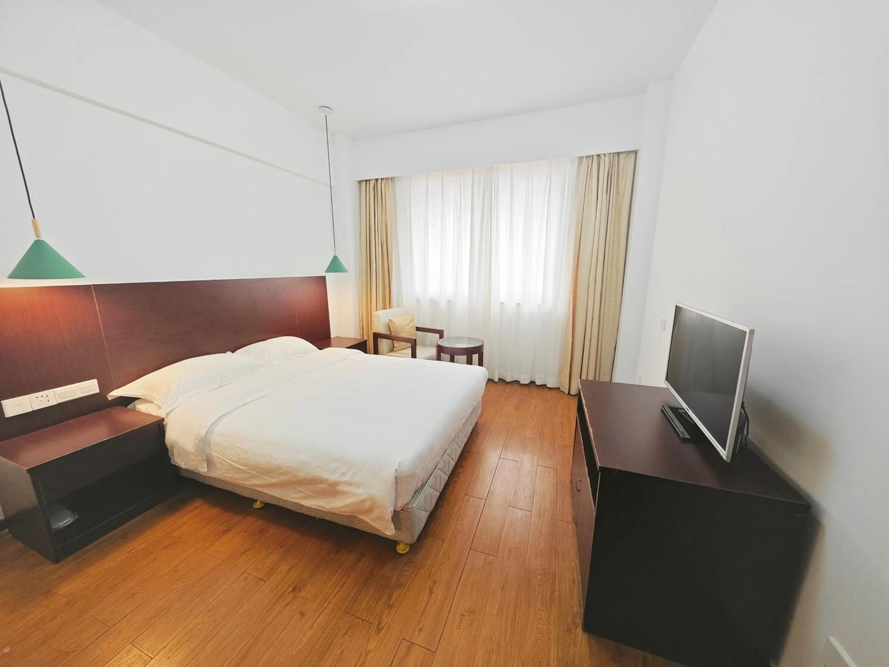 Photo of the whole room, Bed in Shenzhen Xinghua Hotel