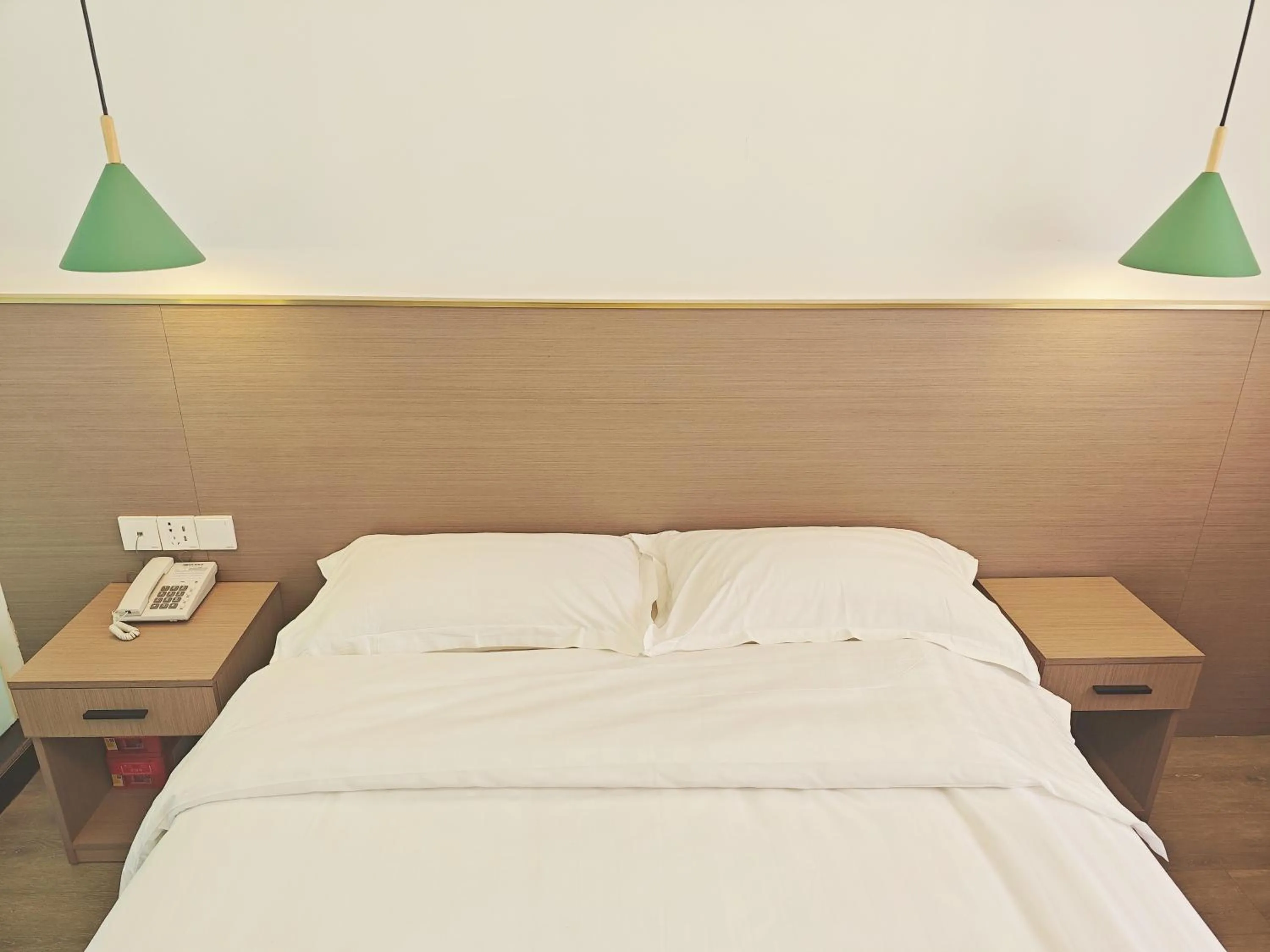 Bed in Shenzhen Xinghua Hotel