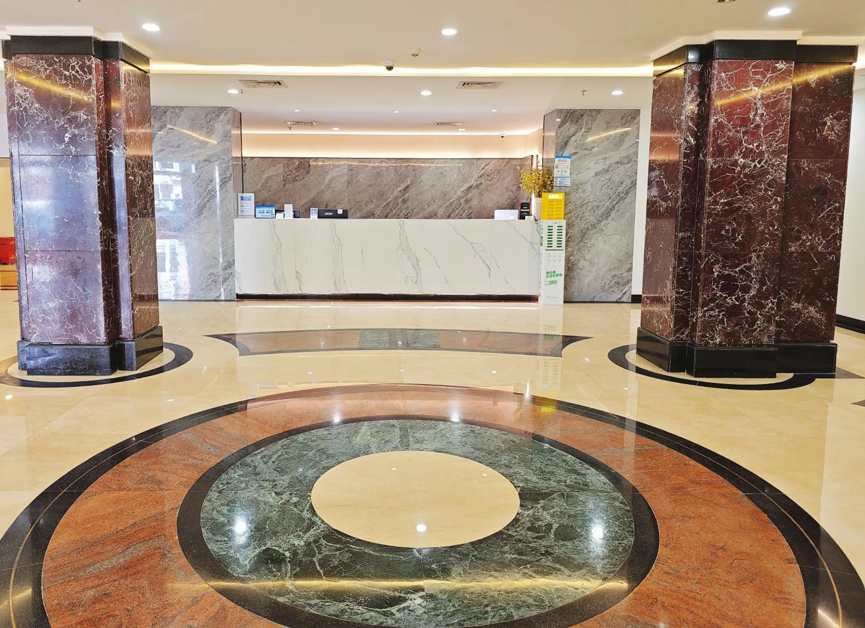 Lobby or reception in Shenzhen Xinghua Hotel