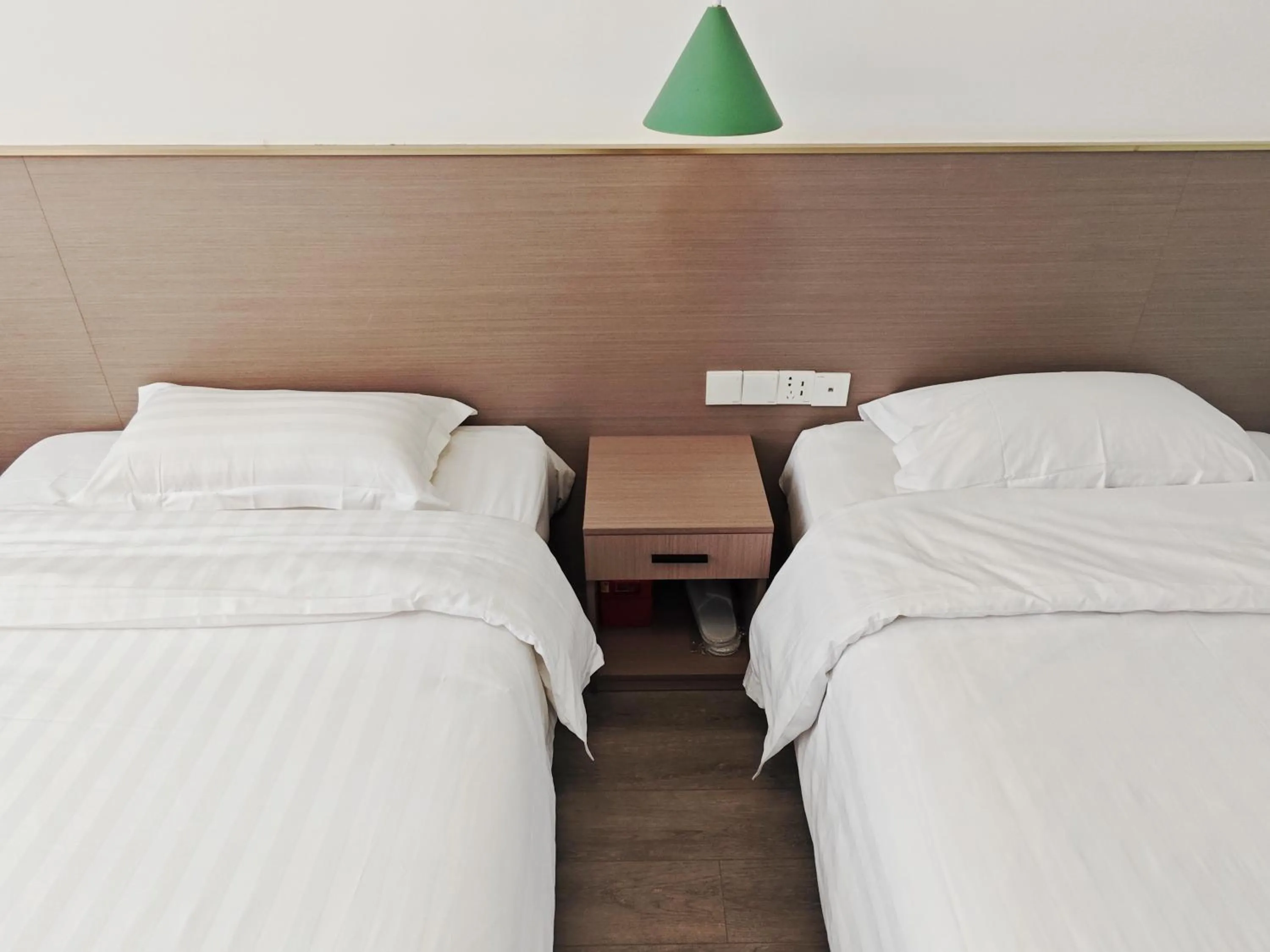 Bed in Shenzhen Xinghua Hotel