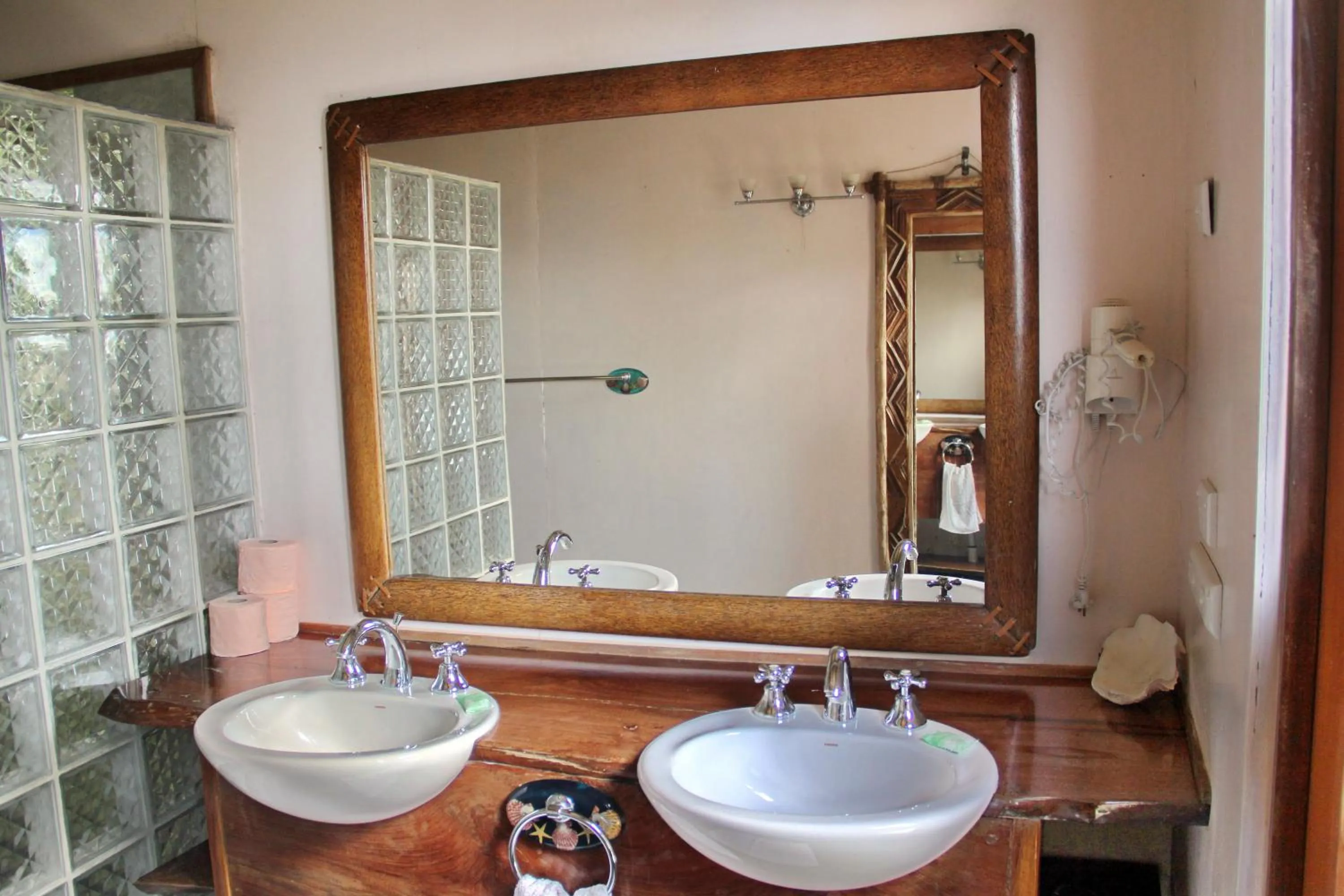 Toilet in Maravu Taveuni Lodge