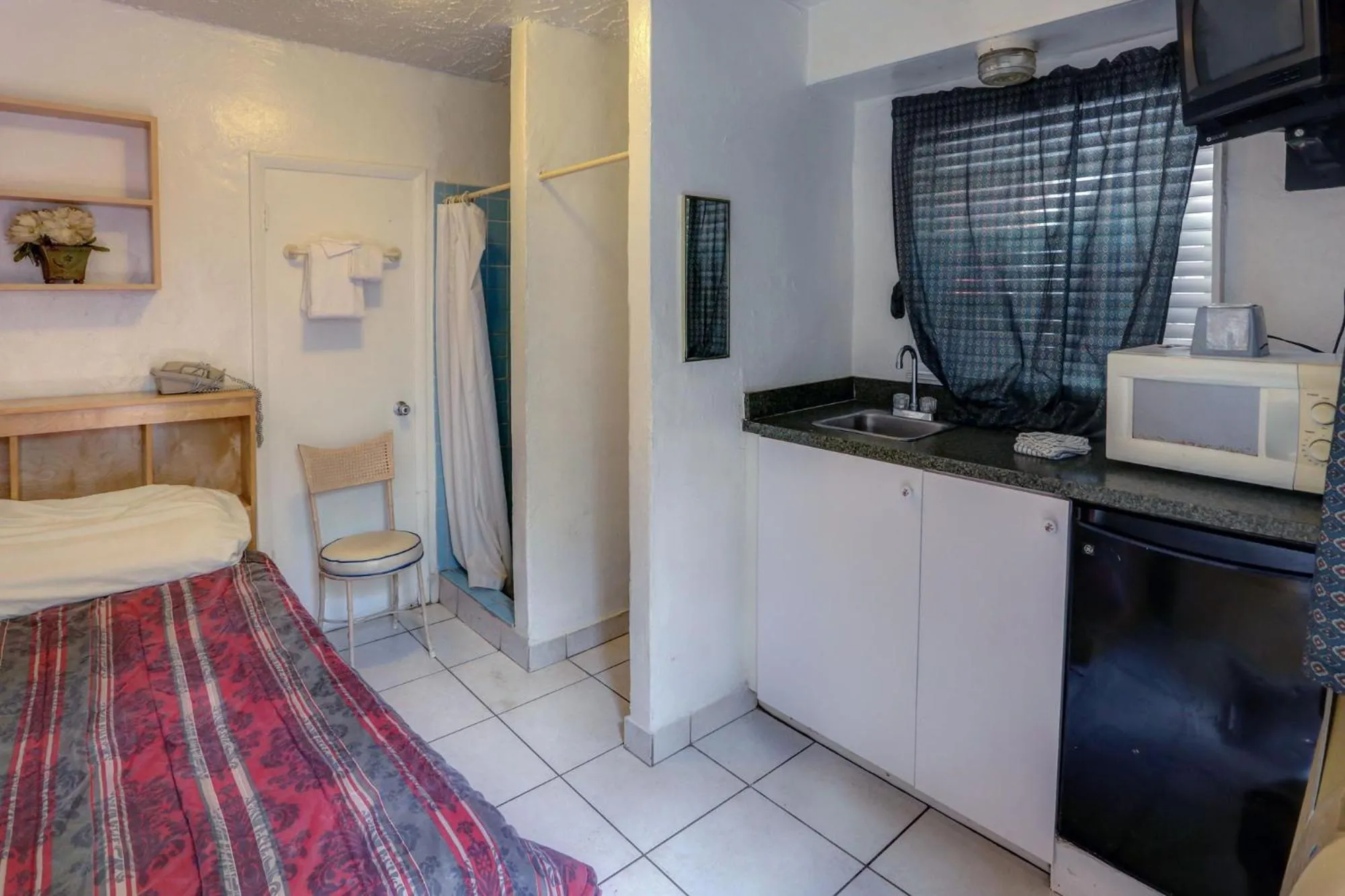 Bed in Richard's Motel