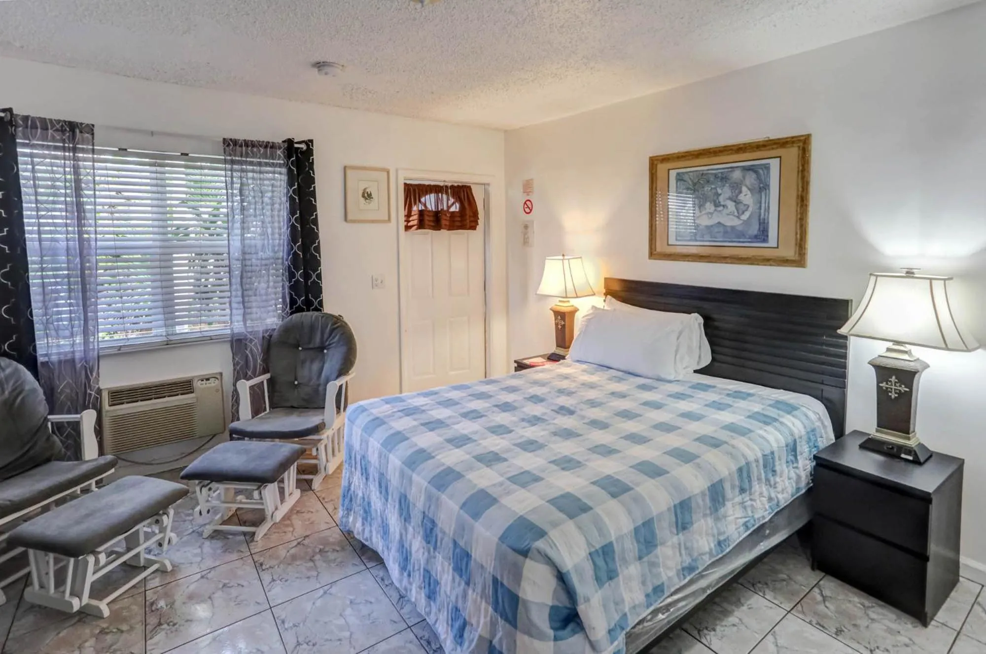 Bed in Richard's Motel