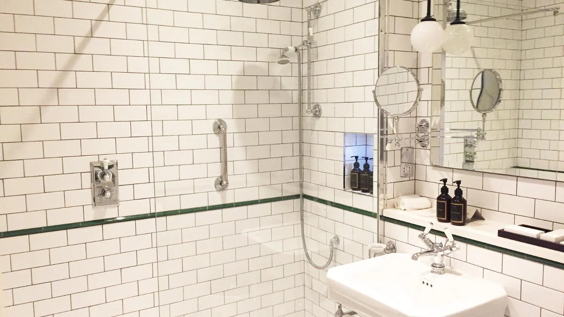 Bathroom in Haddington House Hotel