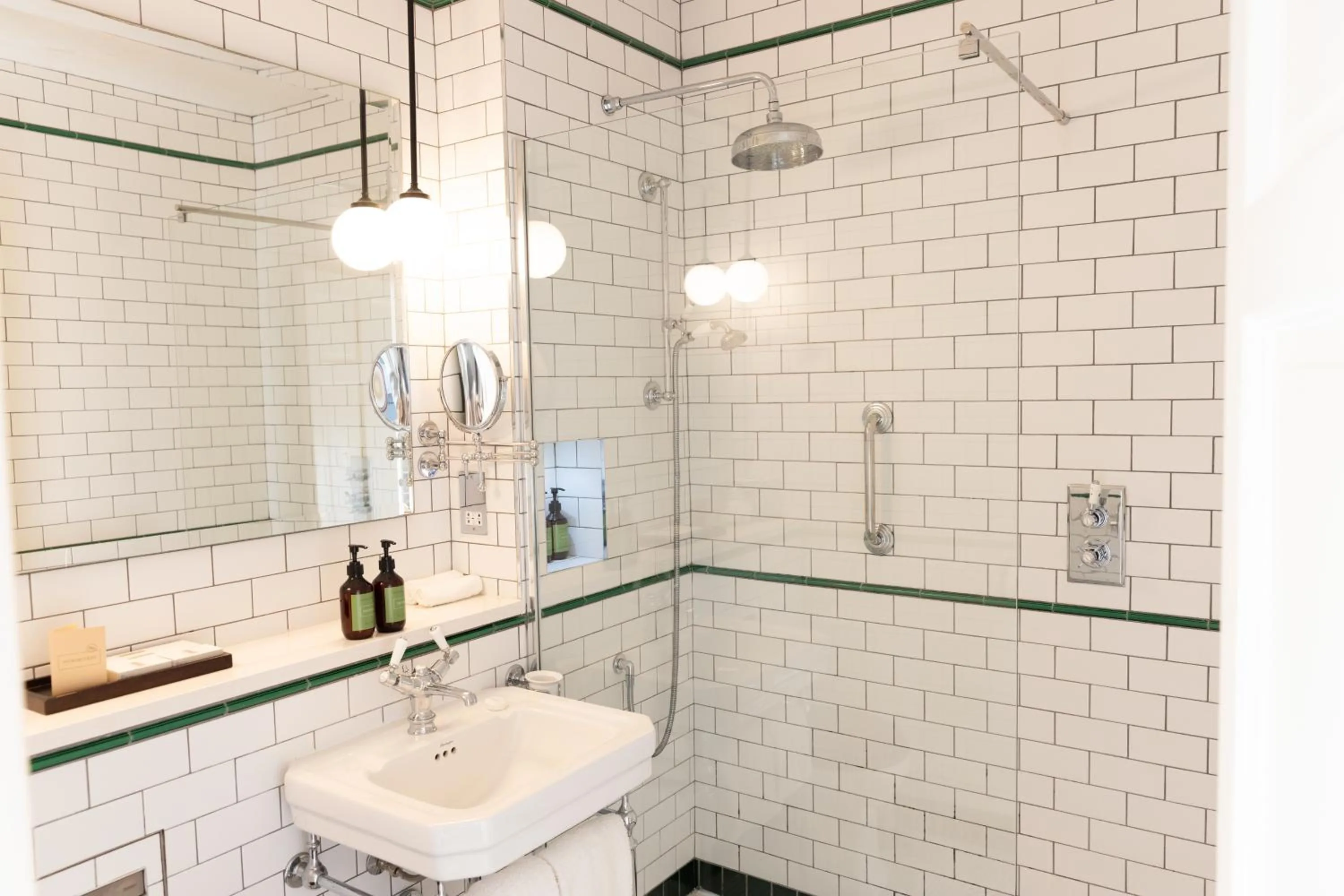 Shower in Haddington House Hotel