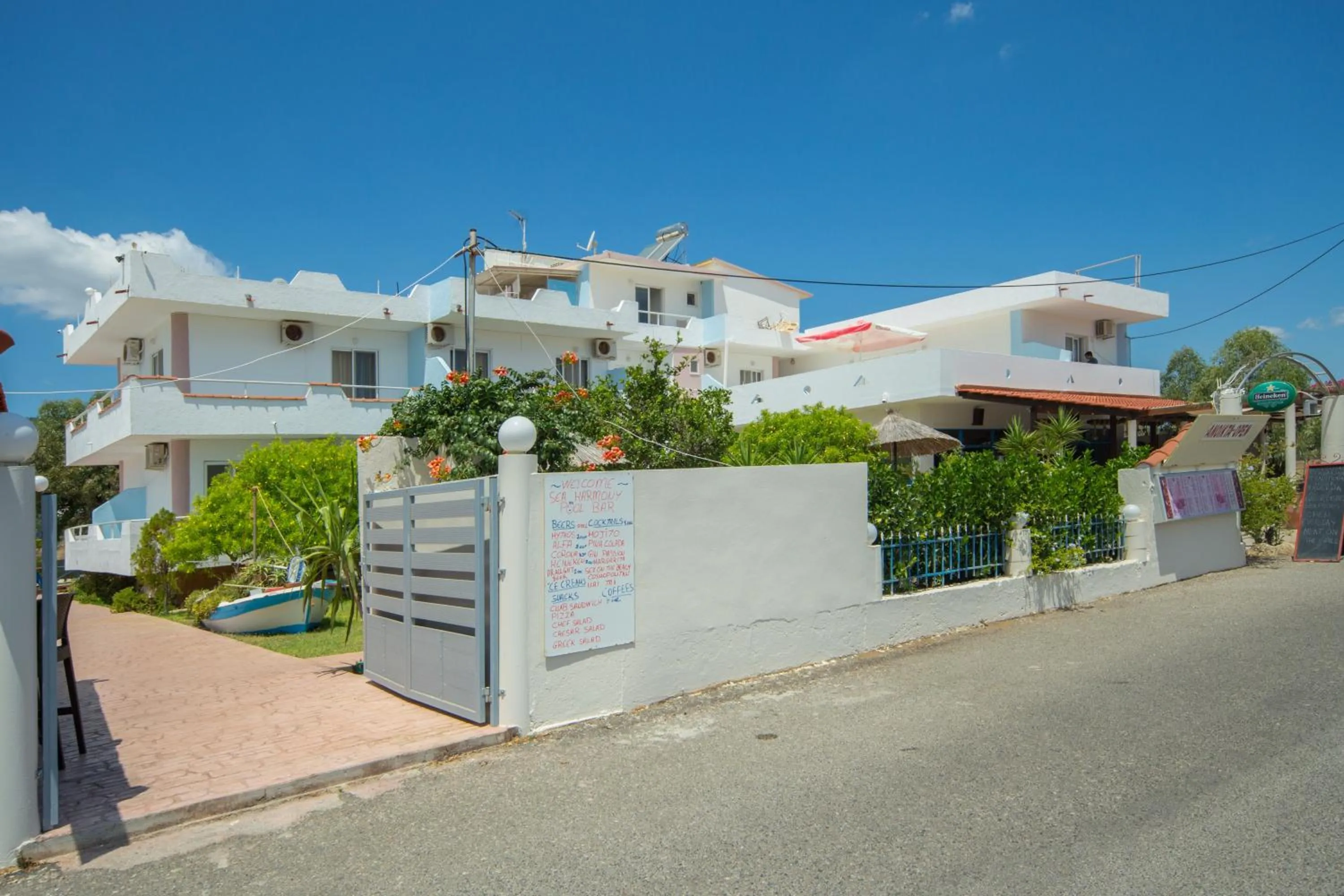 Facade/entrance in Sea Harmony