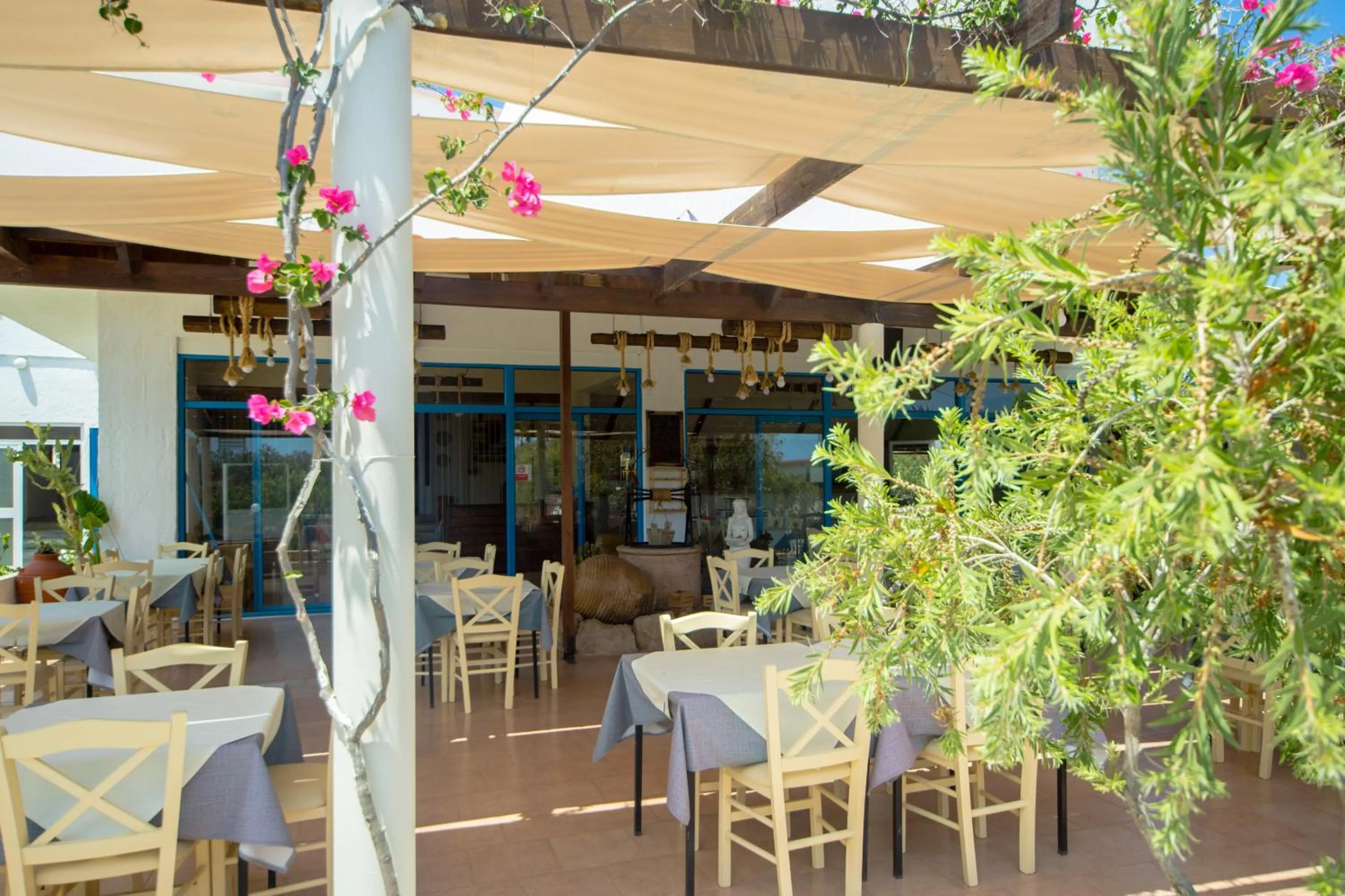 Restaurant/places to eat in Sea Harmony