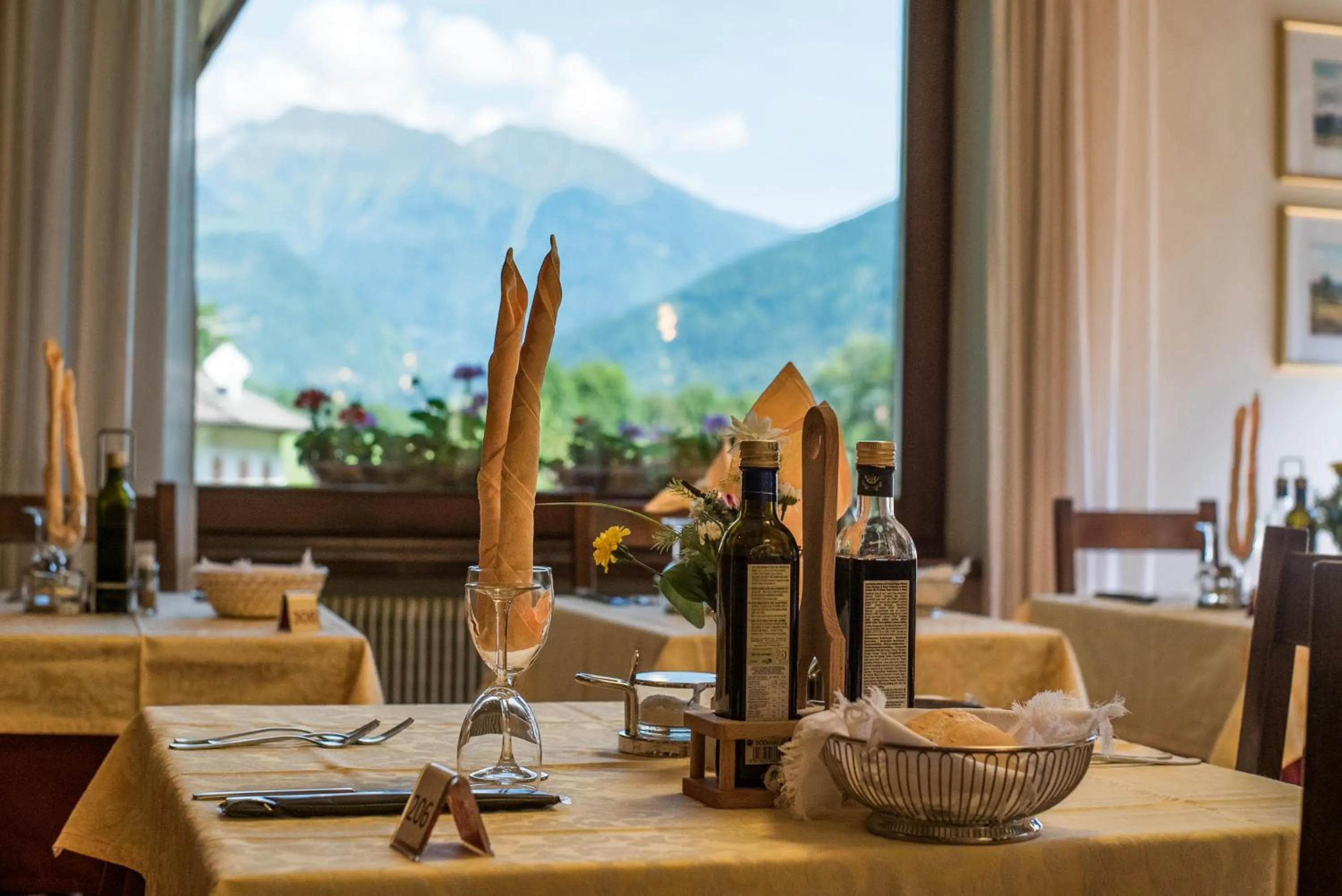 Restaurant/places to eat in Hotel Rio