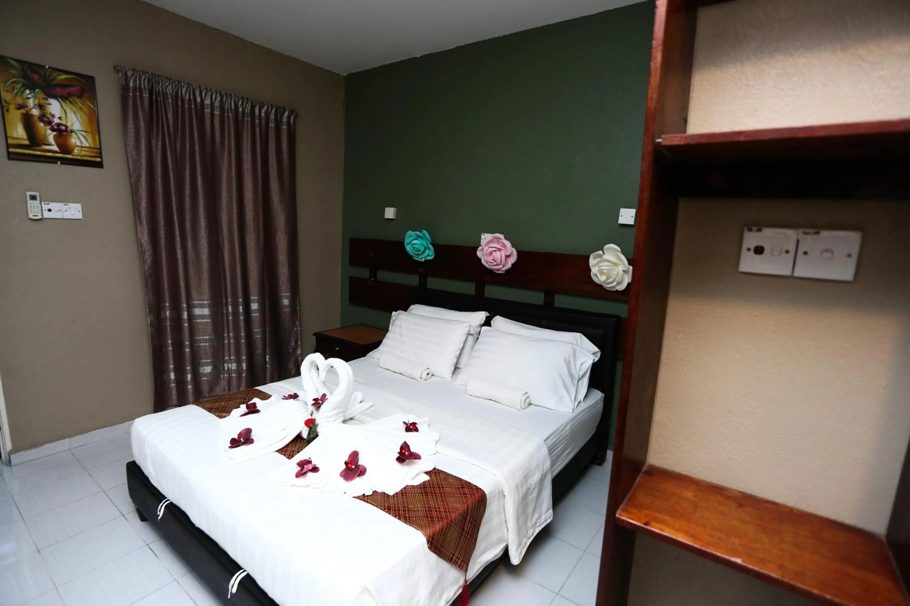 Bed in Pondok Muara Chalet