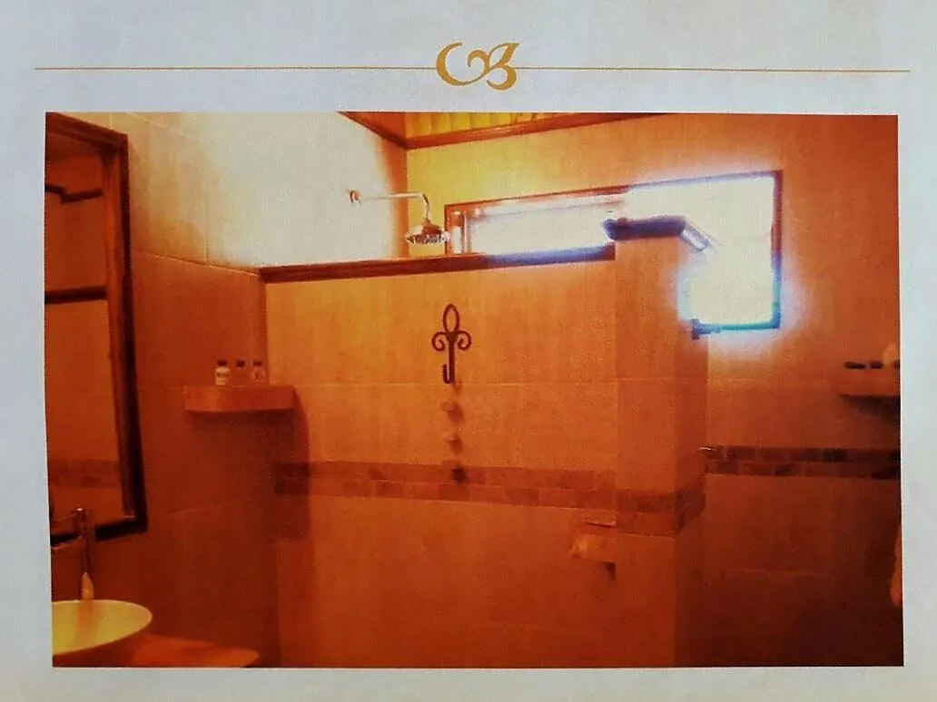 Shower in Alto Ciprés