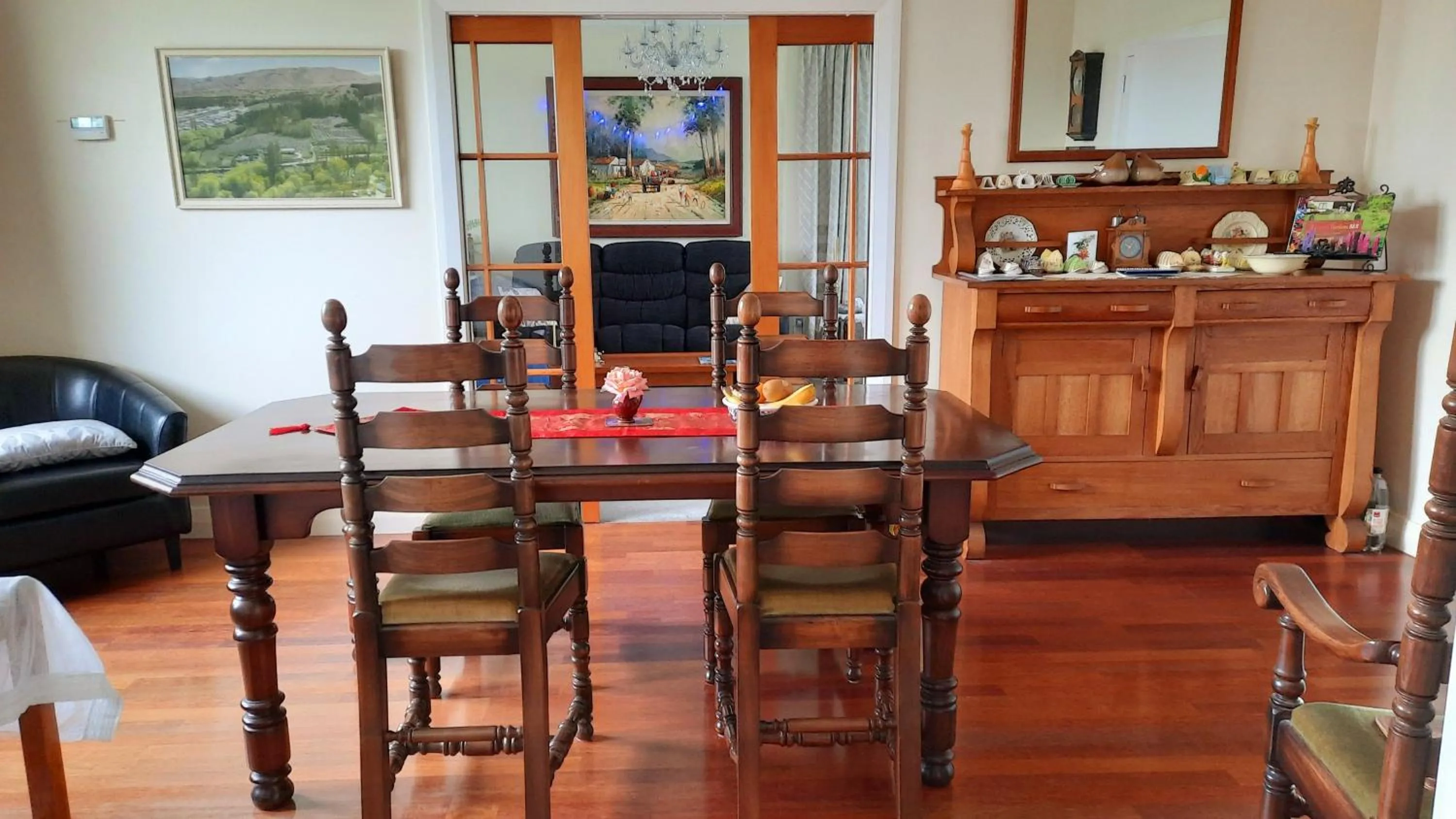 Dining area in 113 On Park