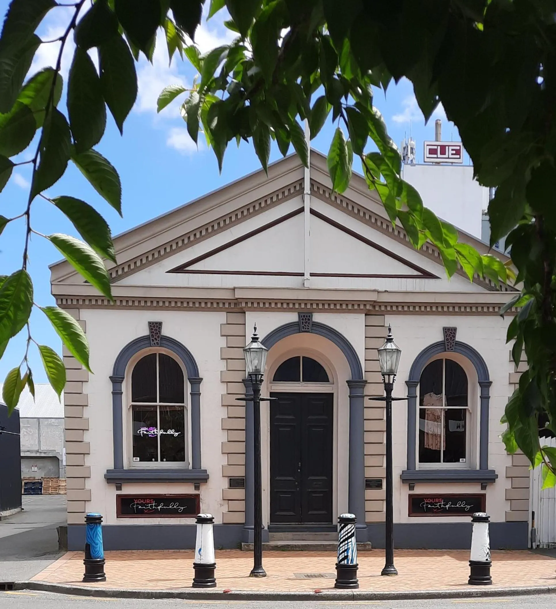 Landmark view in 113 On Park