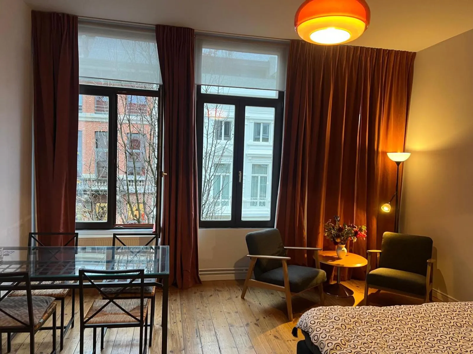 Photo of the whole room in Because the Night city lodge