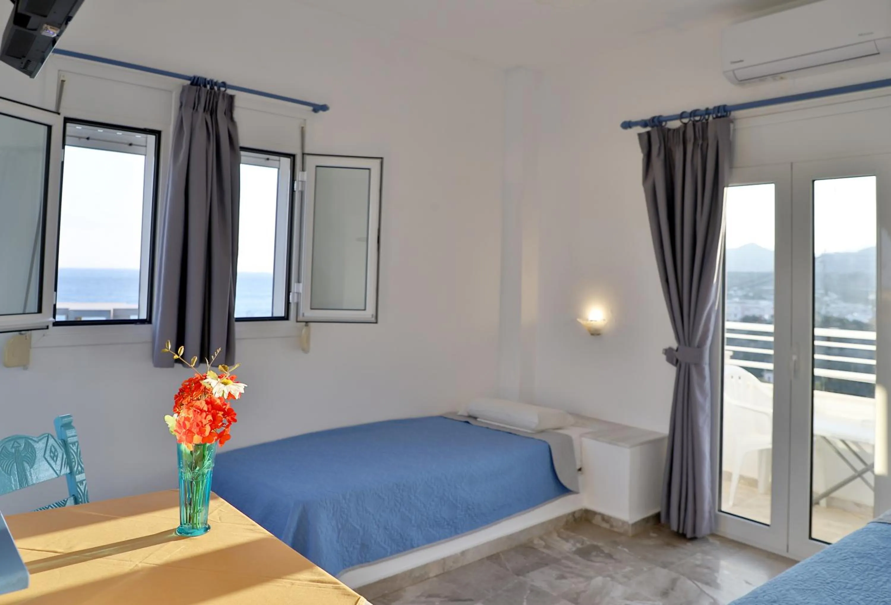 Bed in Helios Studios & Apartments