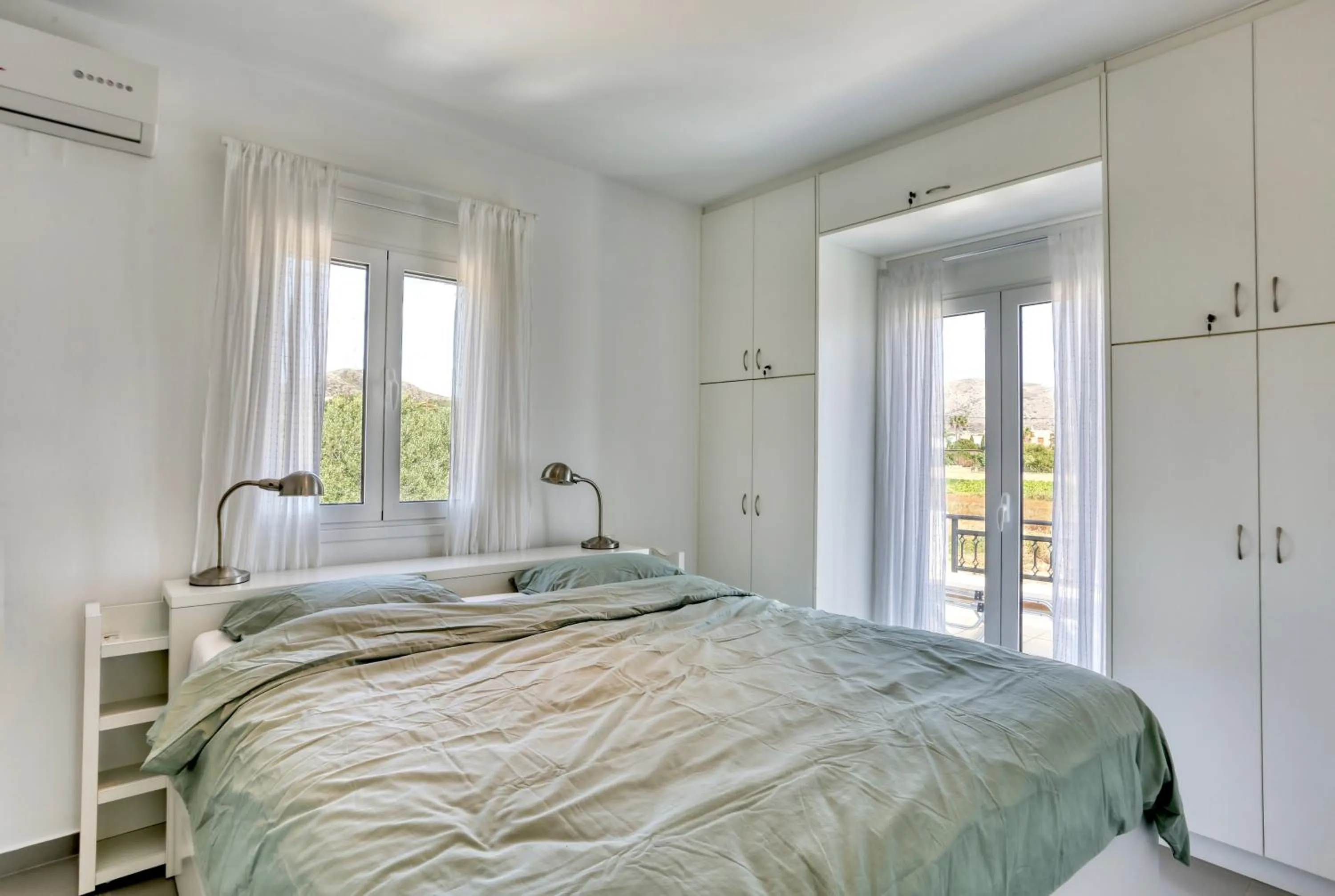 Bed in Helios Studios & Apartments