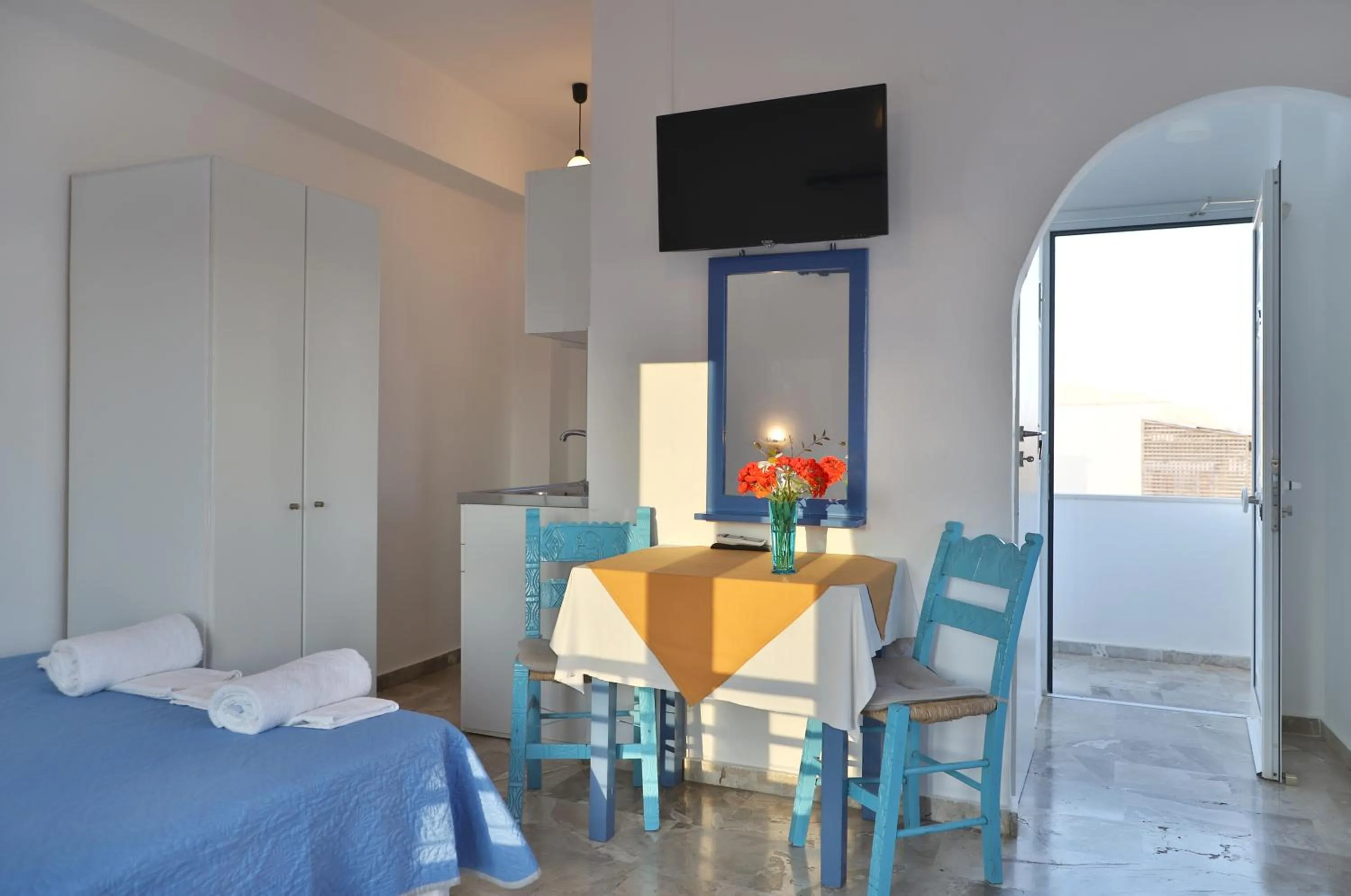 Bed in Helios Studios & Apartments