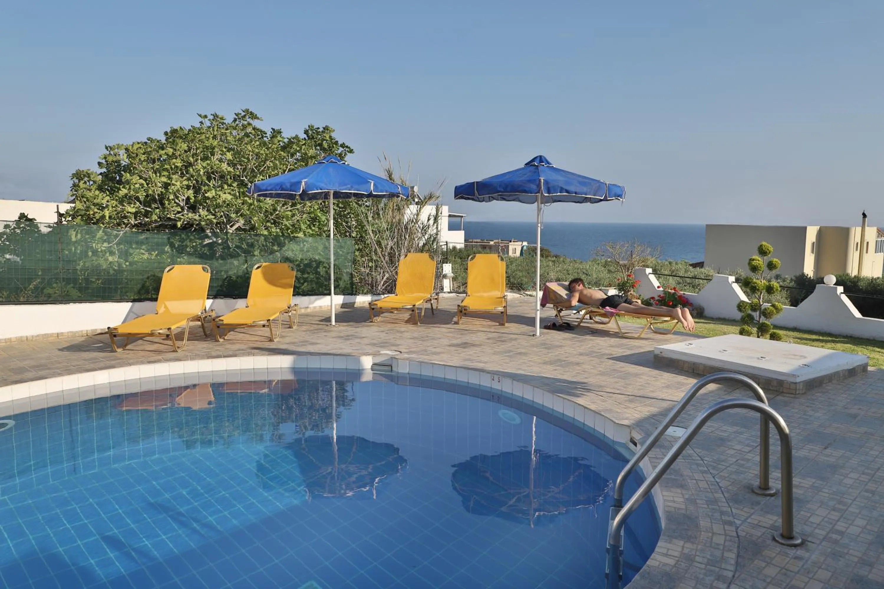 Helios Studios & Apartments