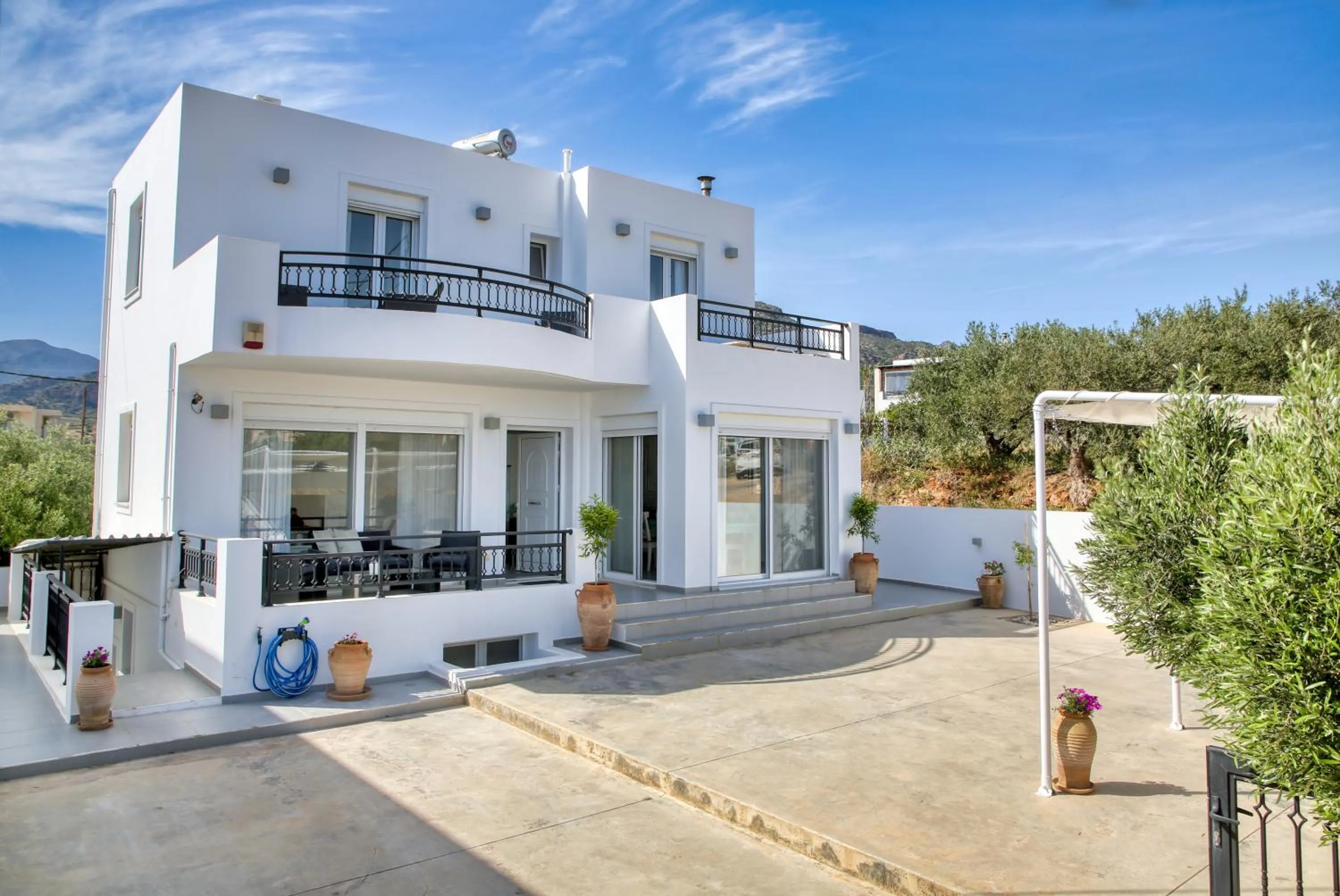 Helios Studios & Apartments