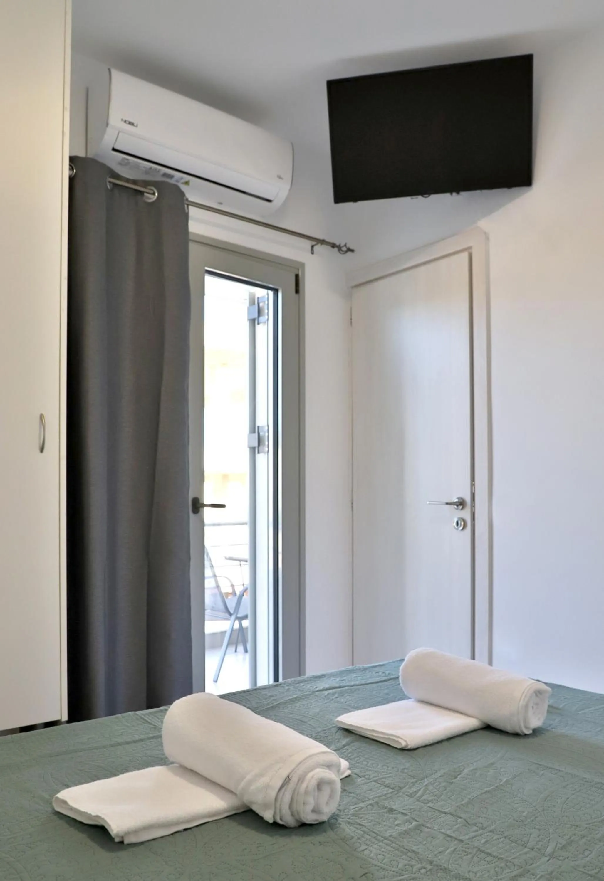 Bed in Helios Studios & Apartments